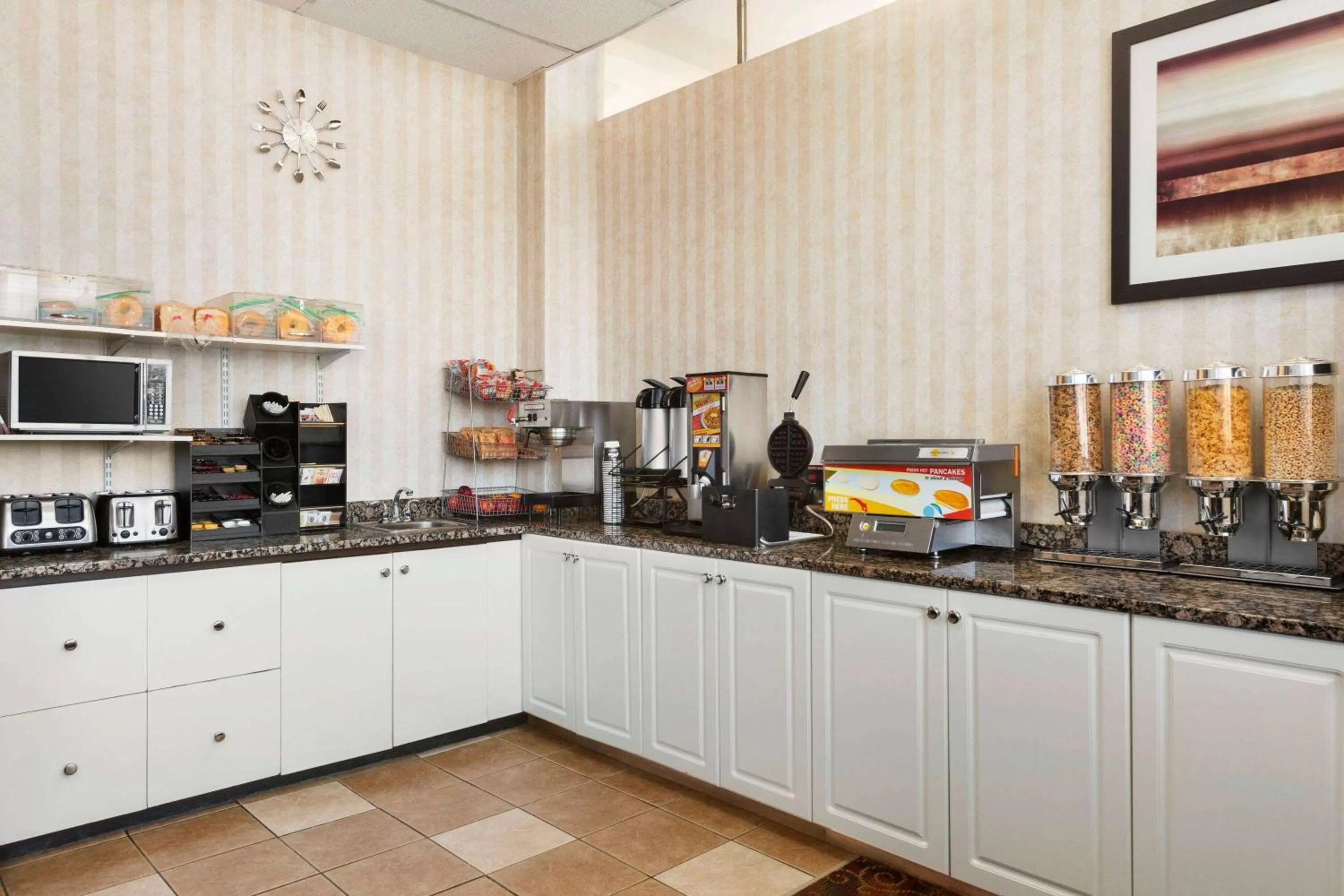 Restaurant/places to eat in Travelodge by Wyndham North Battleford