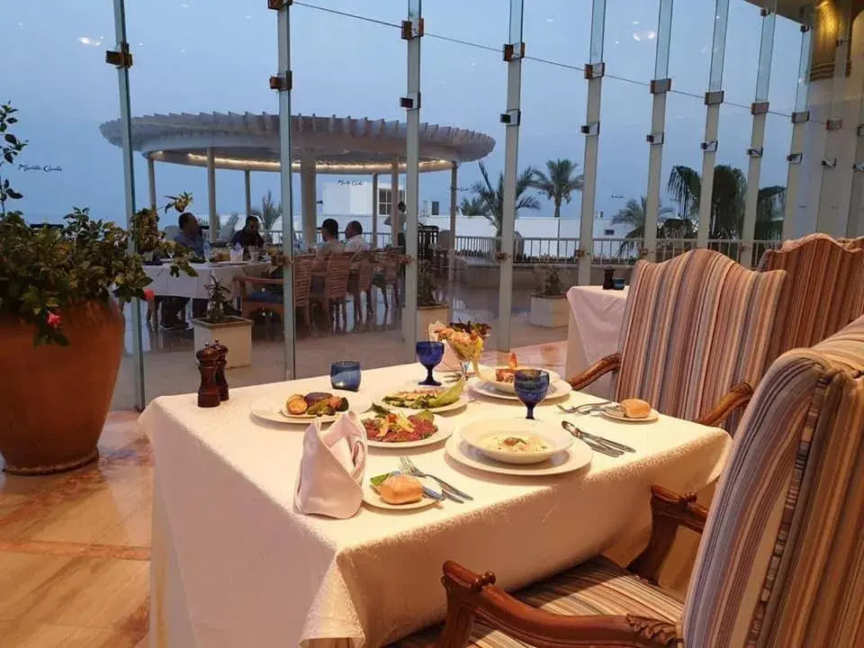 Restaurant/Places to Eat in Royal Monte Carlo Sharm Villas & Suites