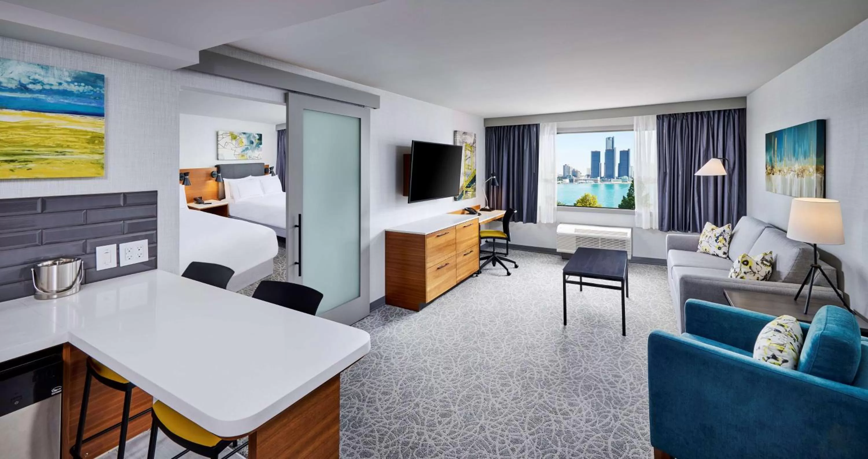 Bedroom, Bed in DoubleTree by Hilton Windsor, ON