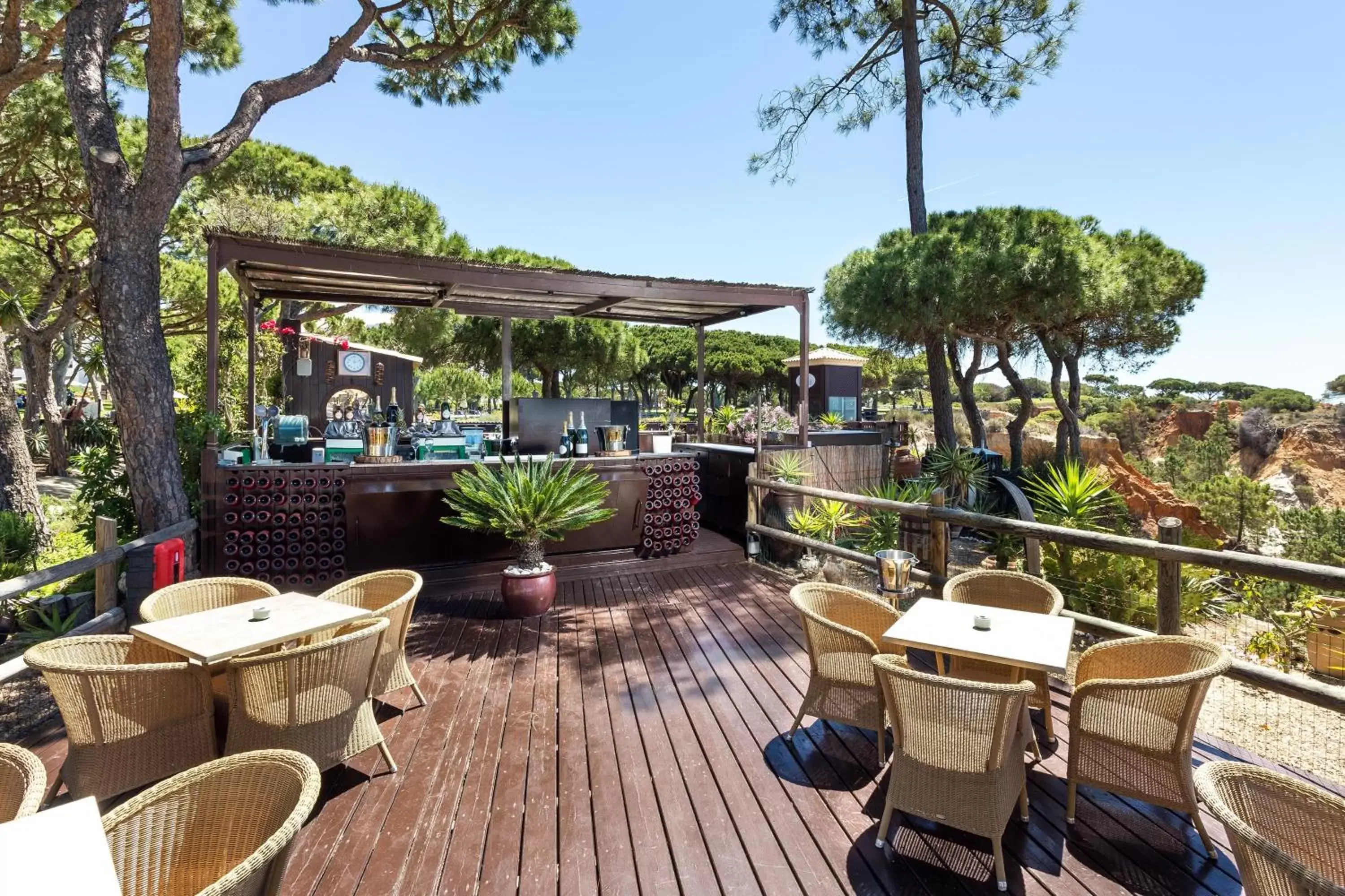 Restaurant/places to eat in Pine Cliffs Residence, a Luxury Collection Resort, Algarve