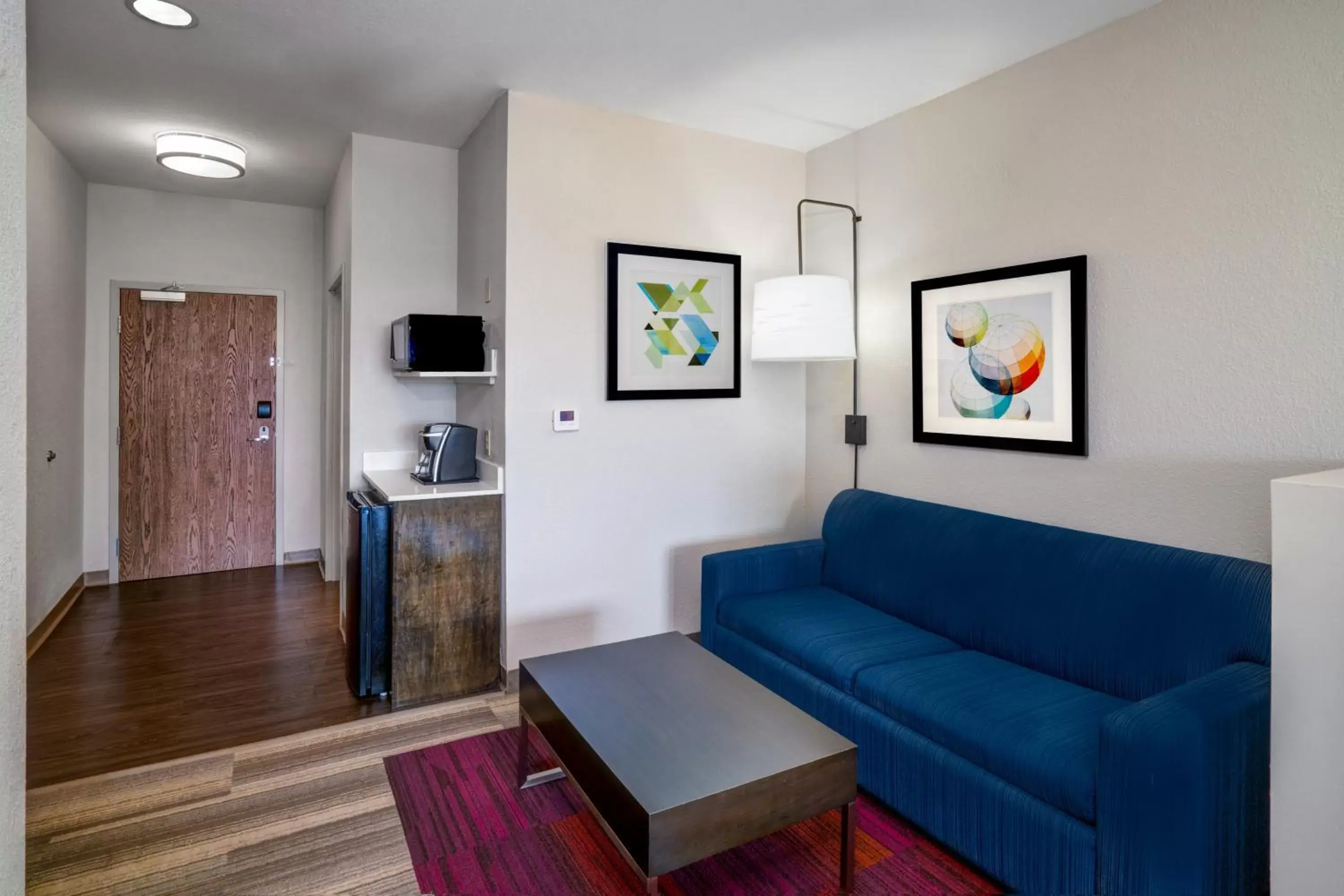 Photo of the whole room, Seating Area in Holiday Inn Express Hotel Winona North, an IHG Hotel