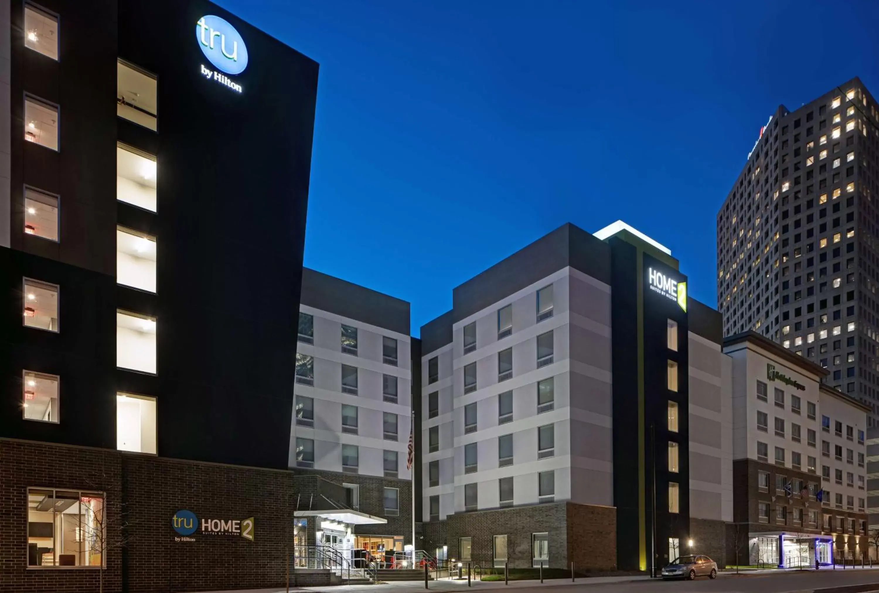 Property building in Tru By Hilton Milwaukee Downtown, WI Property building in Tru By Hilton Milwaukee Downtown, WI