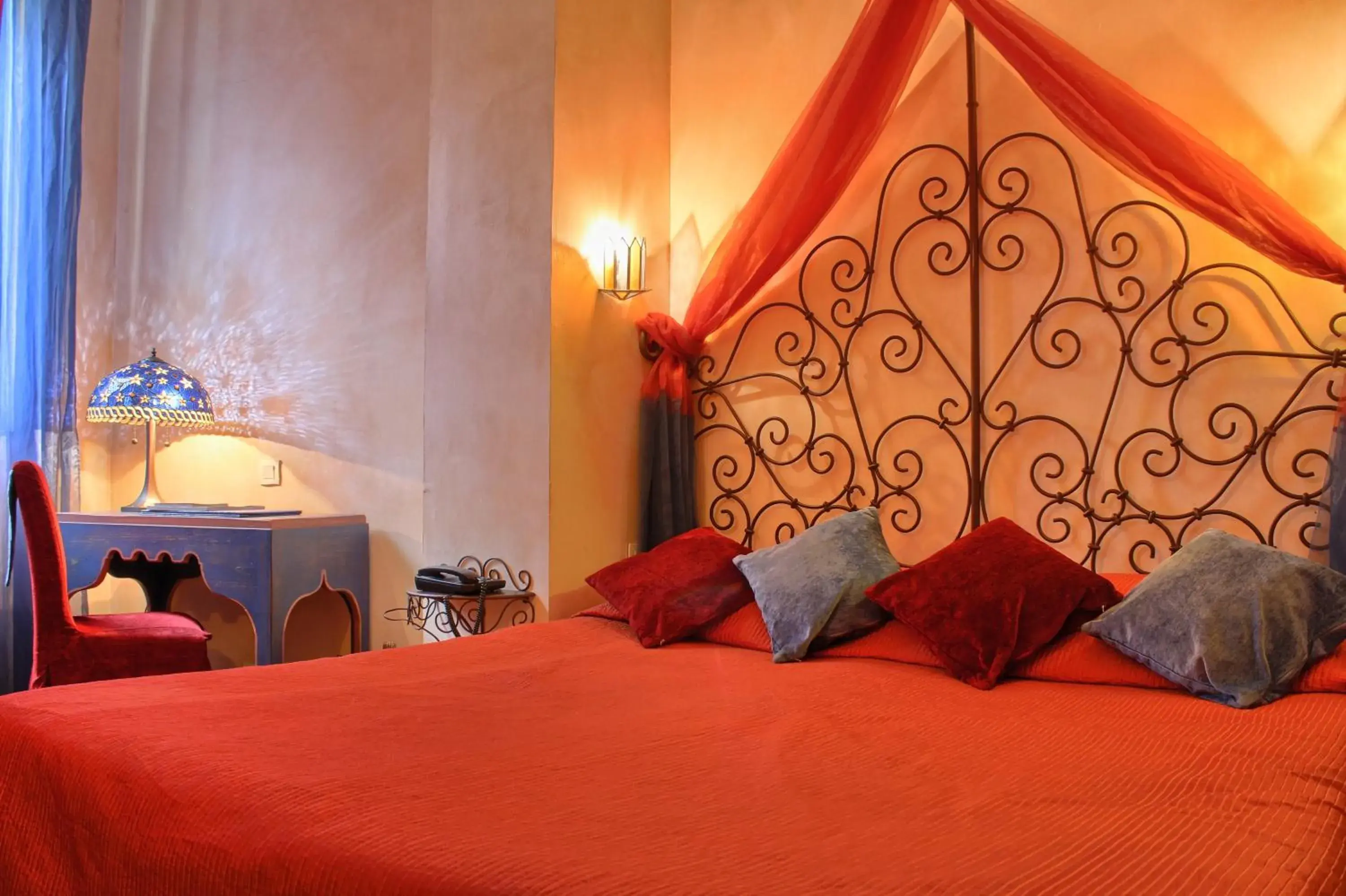 Bed in Villa Royale Montsouris