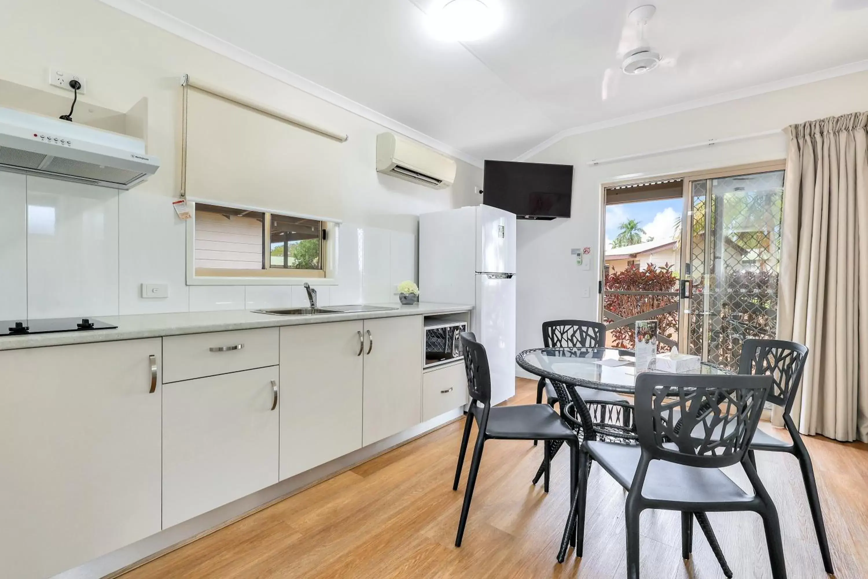 Kitchen/Kitchenette in Darwin FreeSpirit Resort