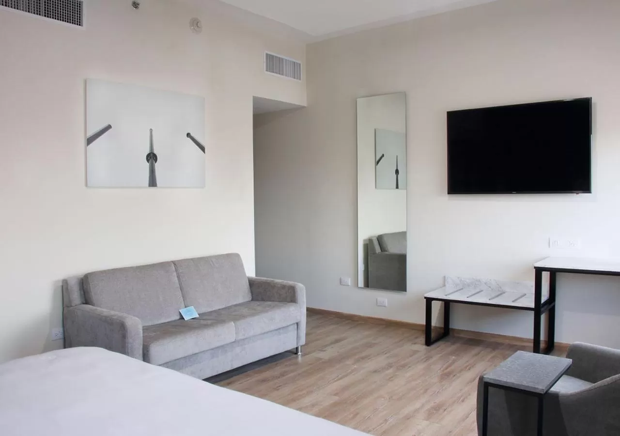 Living room, Bed in Radisson Hotel Monterrey San Jeronimo