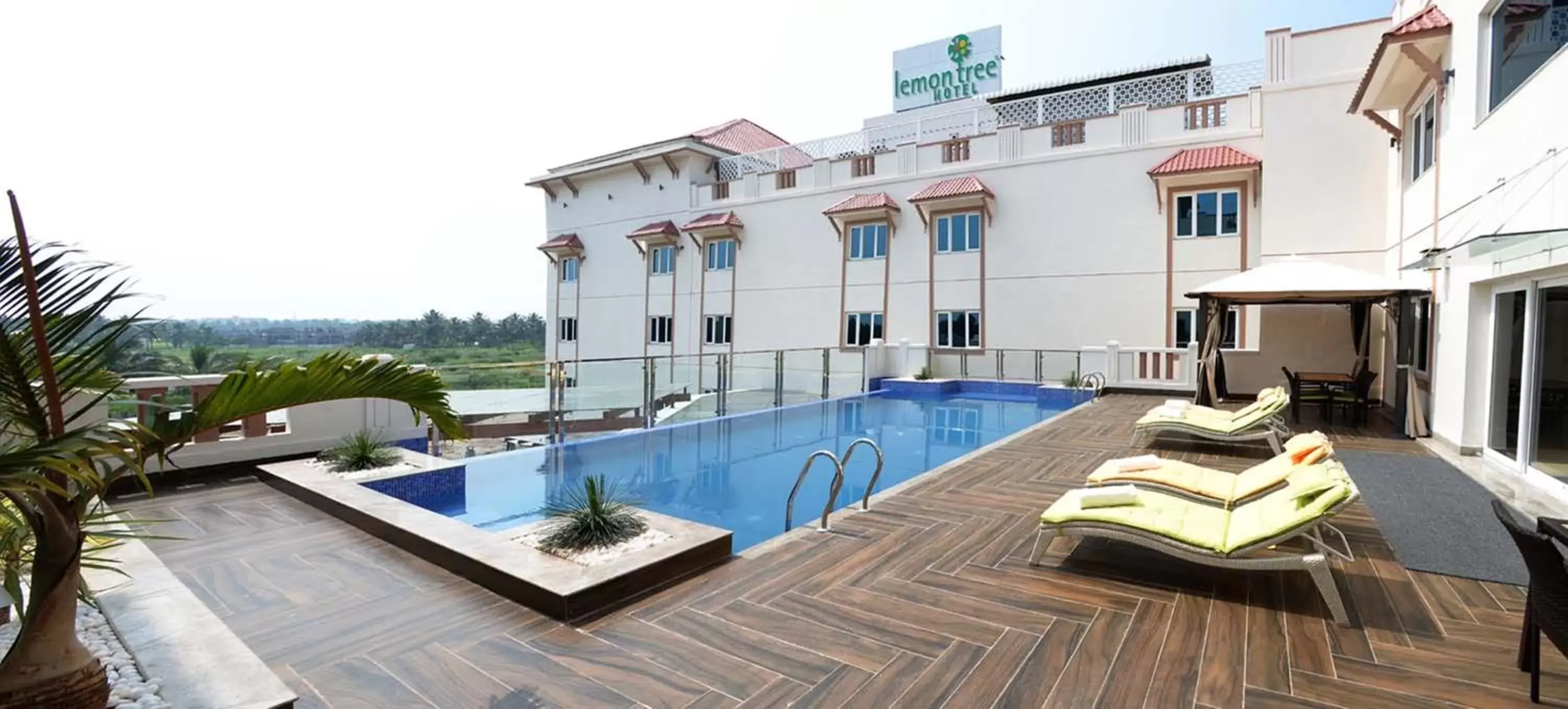 Swimming Pool in Lemon Tree Hotel Coimbatore