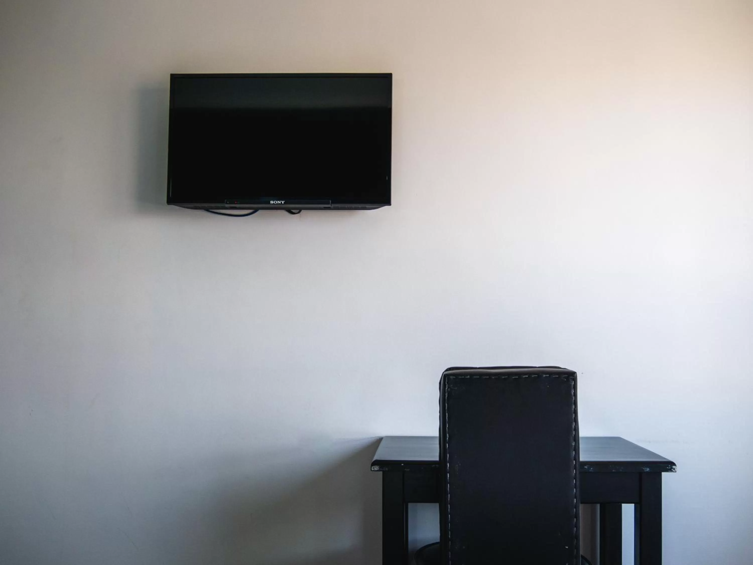 TV and multimedia, TV/Entertainment Center in Hotel L'Aéroport