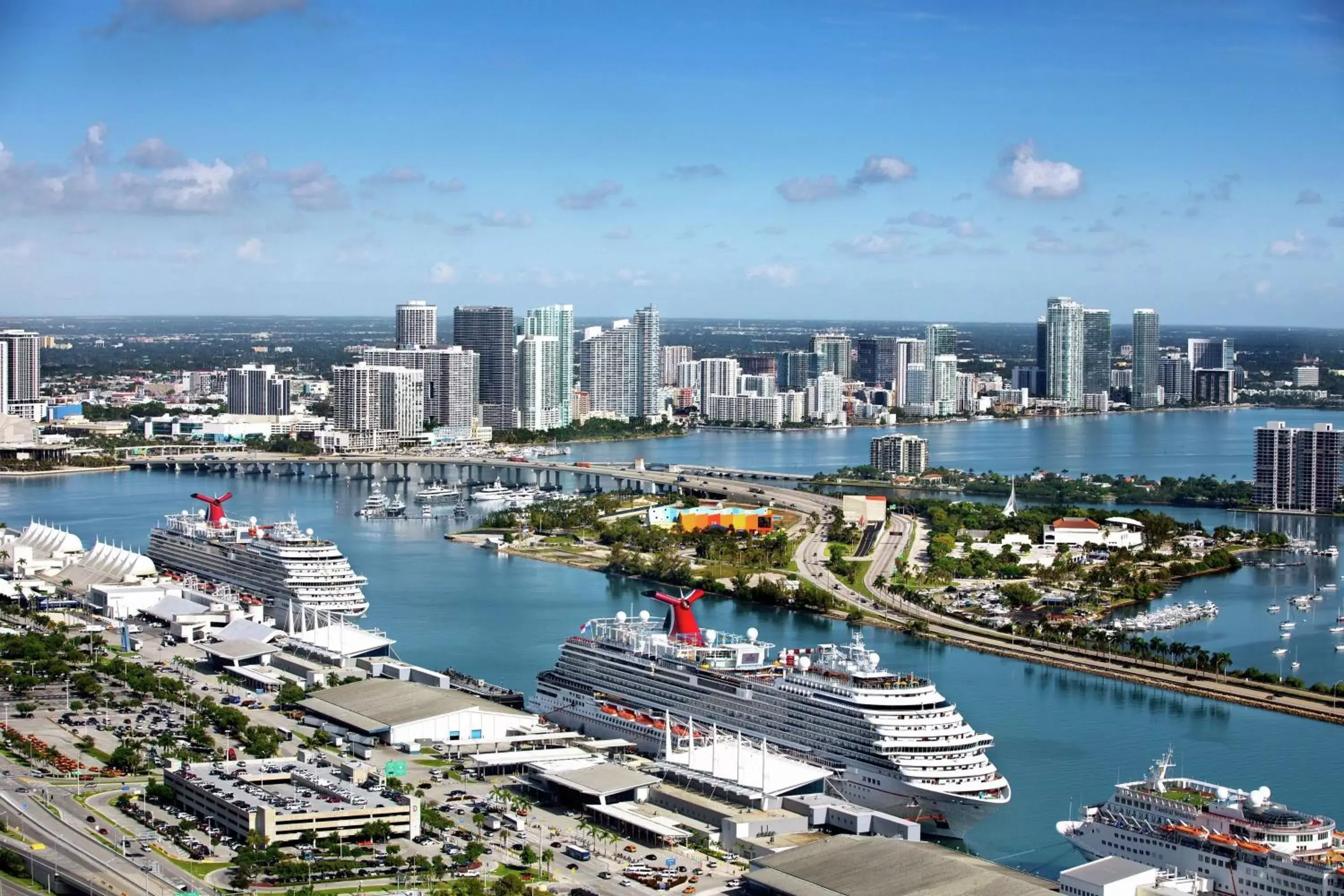 Property building, Bird's-eye View in DoubleTree by Hilton Grand Hotel Biscayne Bay