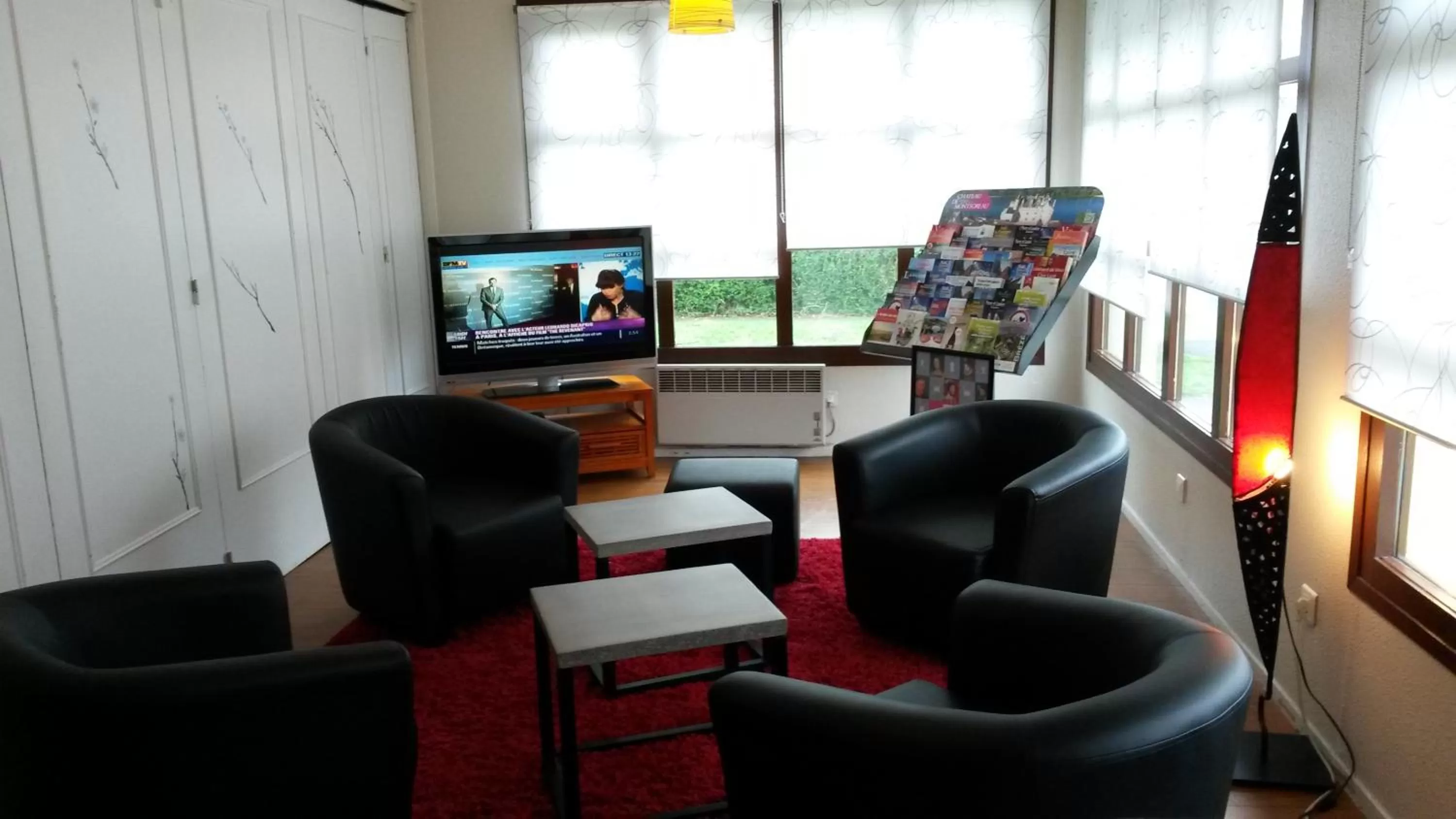 Communal lounge/ TV room in Kyriad Angers Sud Ponts-De-Cé