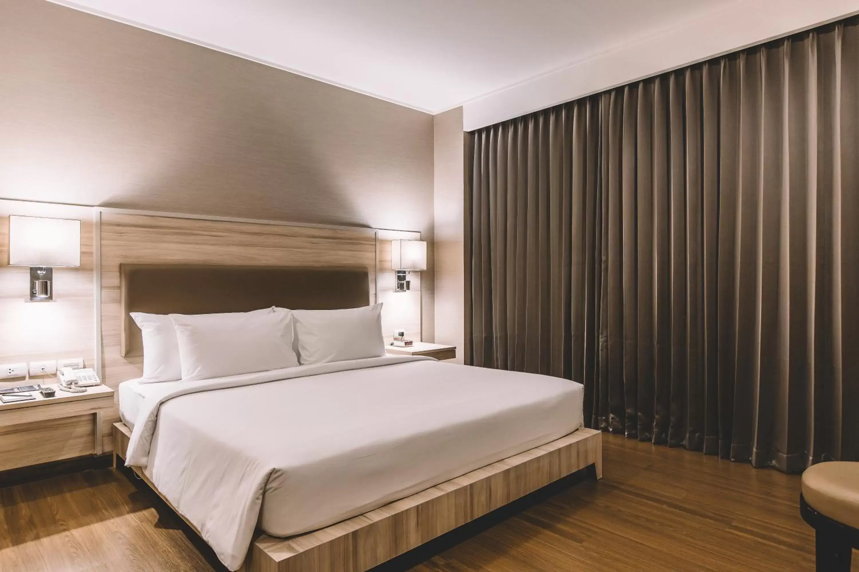 Night, Room Photo in Adelphi Suites Bangkok - SHA Extra Plus