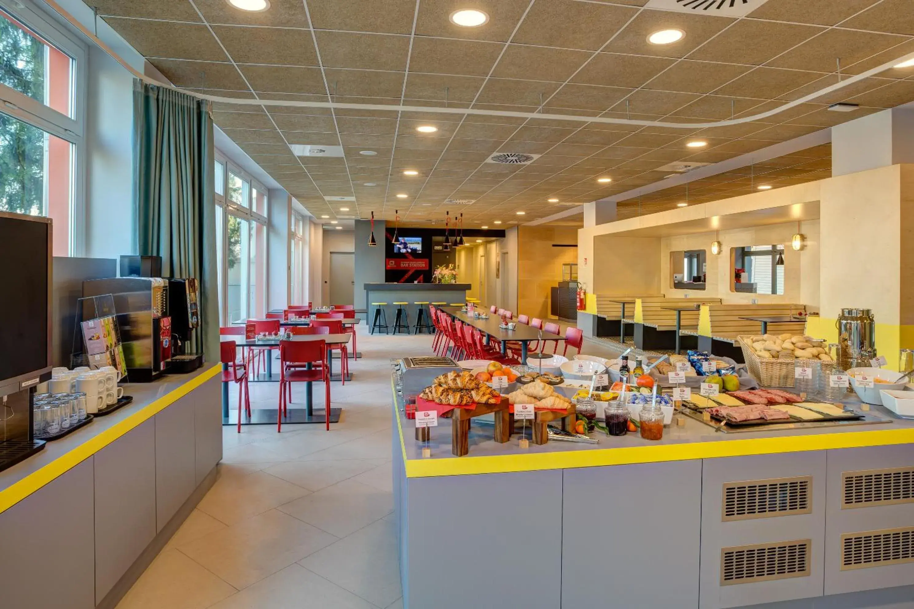 Buffet breakfast, Restaurant/Places to Eat in MEININGER Milano Garibaldi