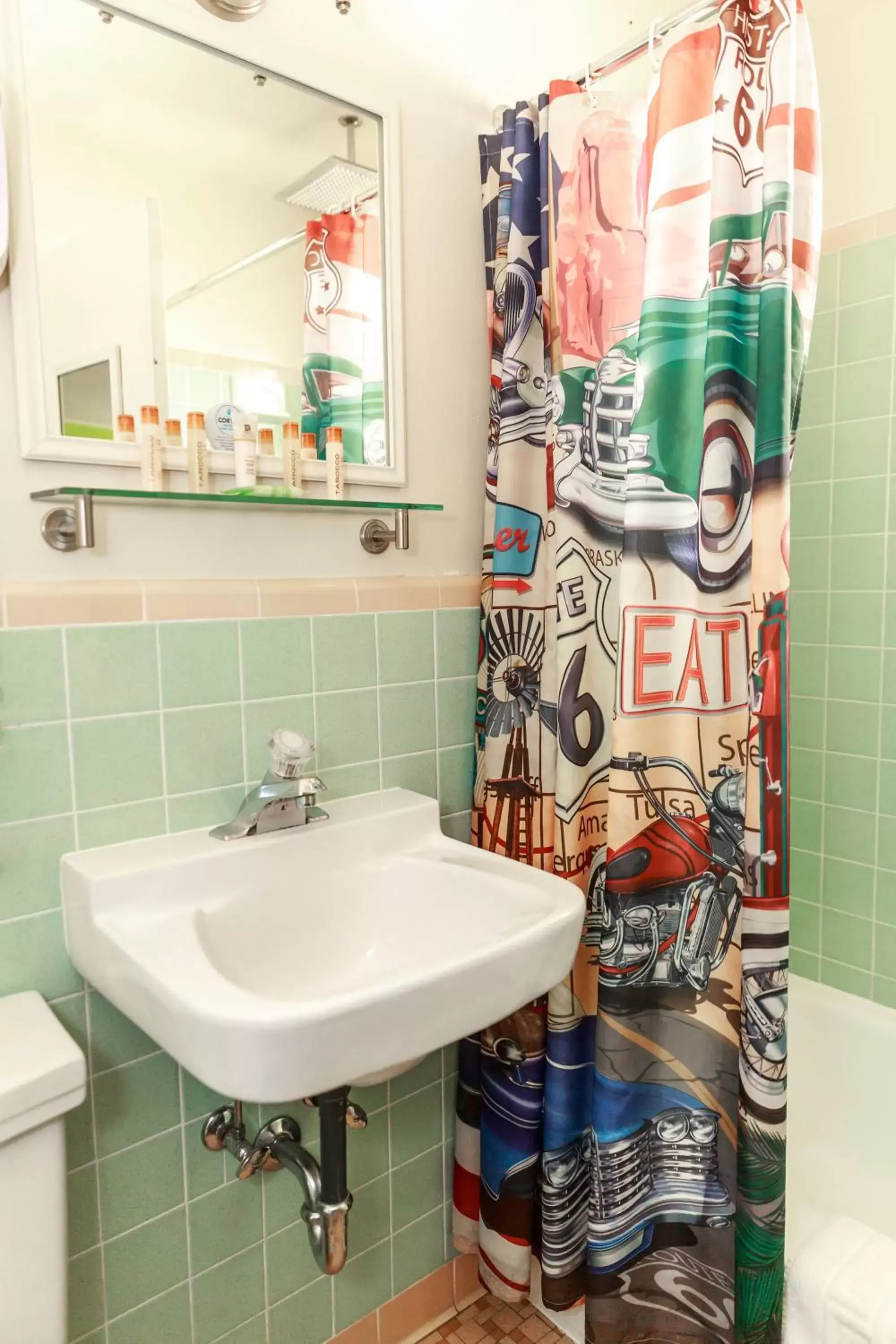 Bathroom in Retro Inn at Mesa Verde