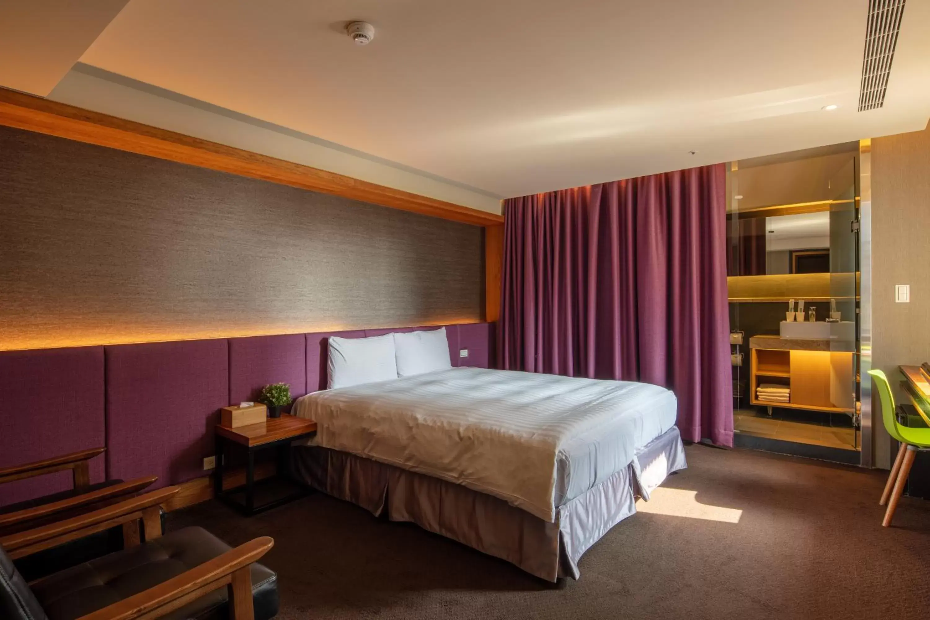 Property building, Bed in Goodmore Hotel