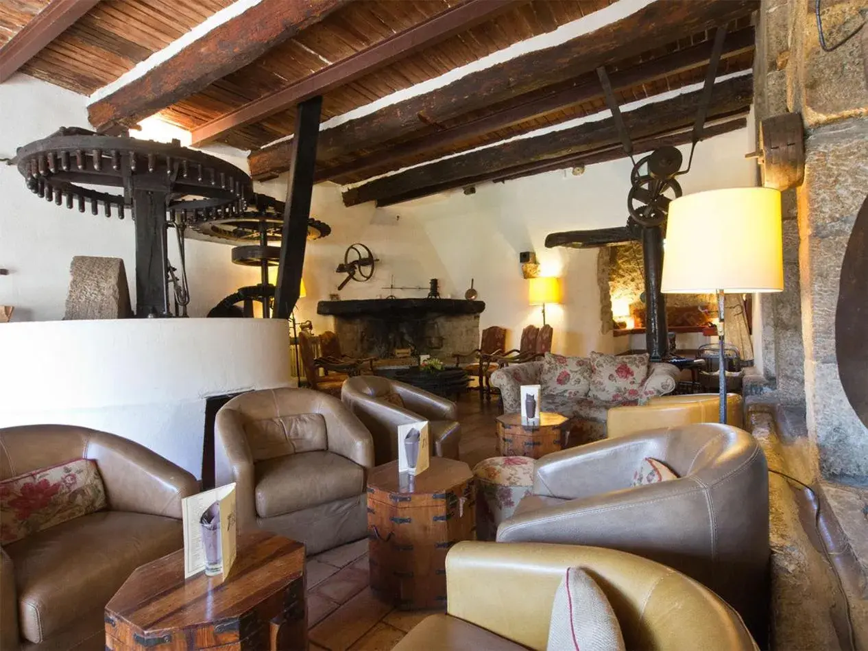 Lounge or bar, Seating Area in Hotel-Restaurant Le Moulin De La Camandoule