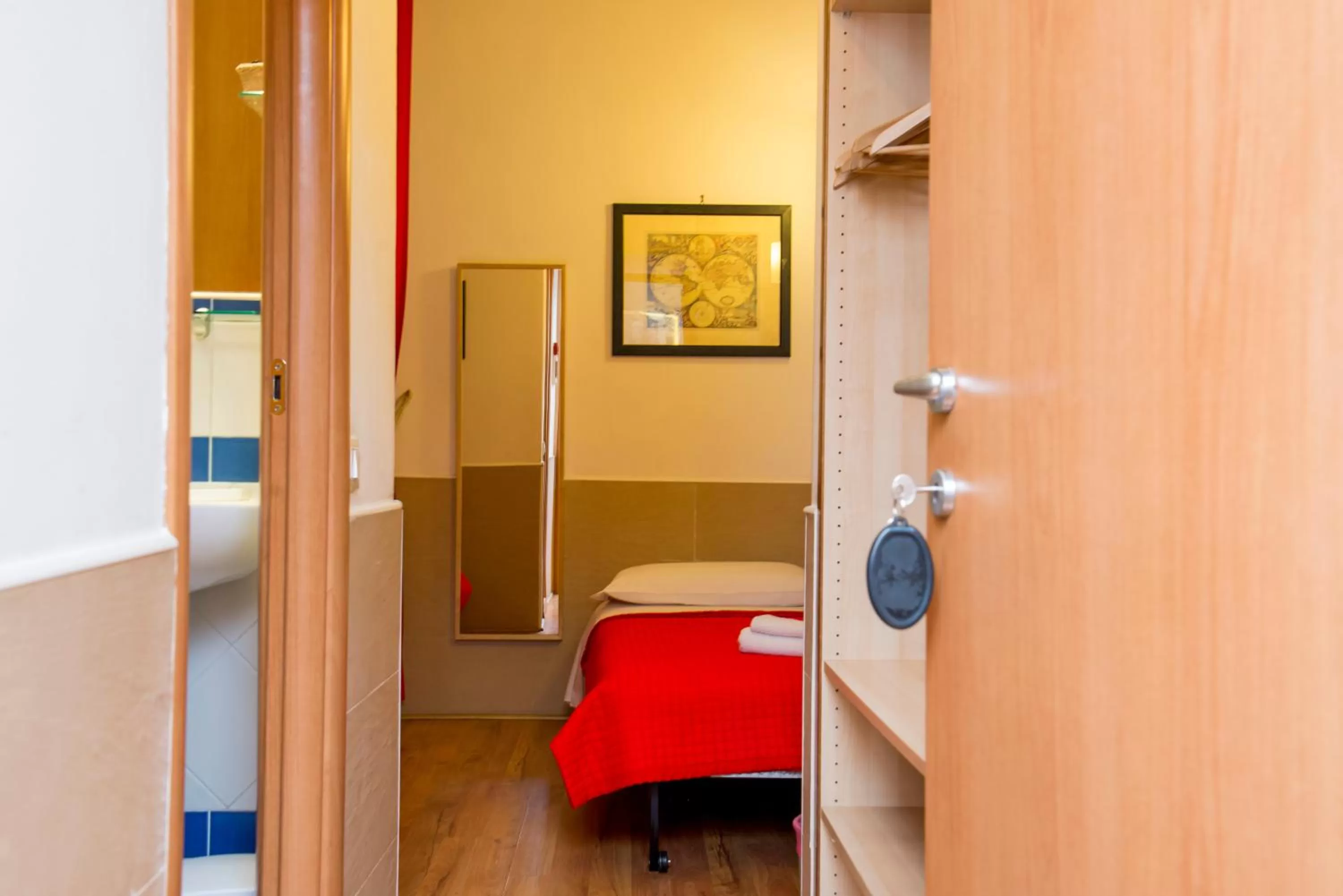 Photo of the whole room, Bed in San Peter Rome B&B