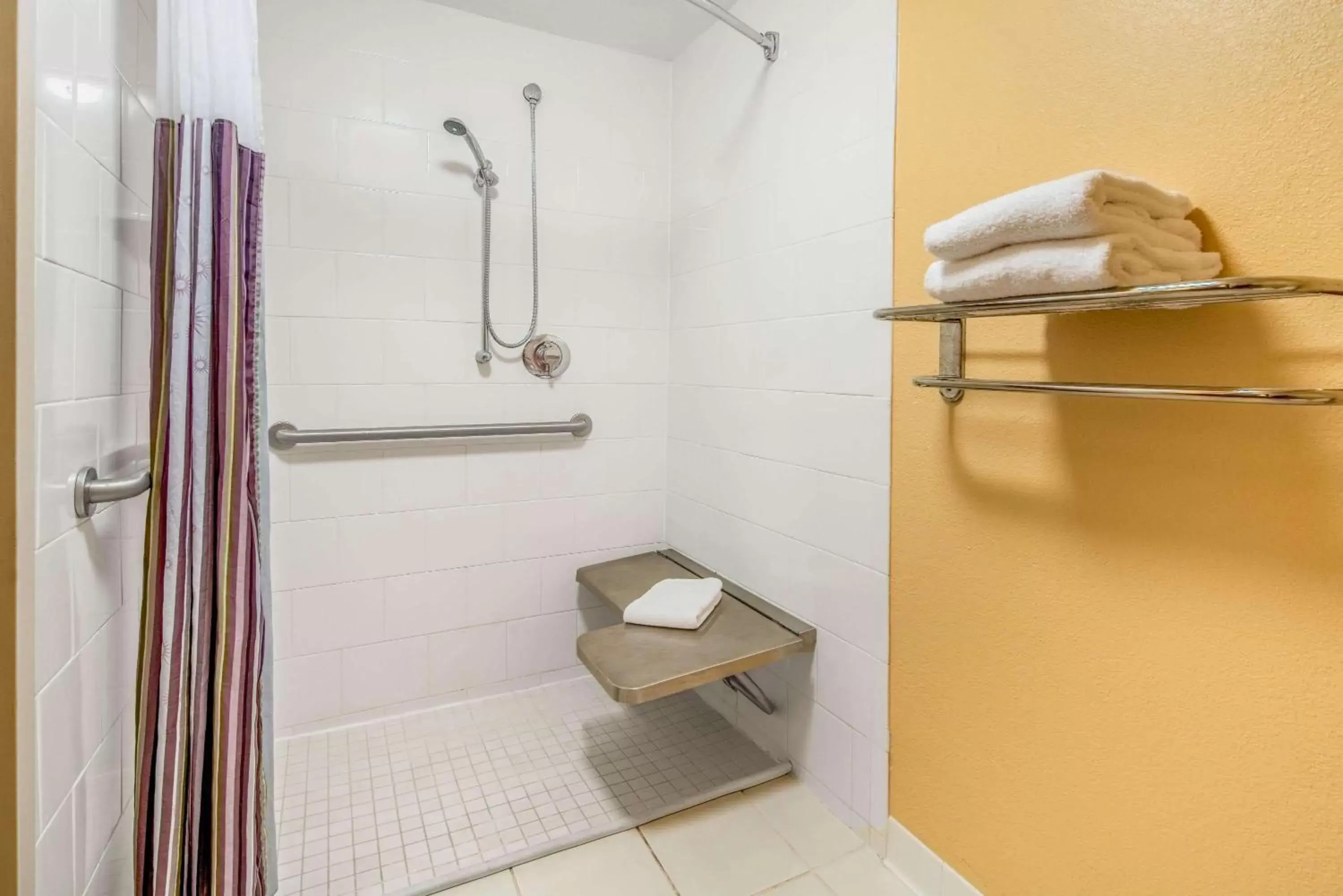 Shower, Bathroom in La Quinta by Wyndham Naples Downtown