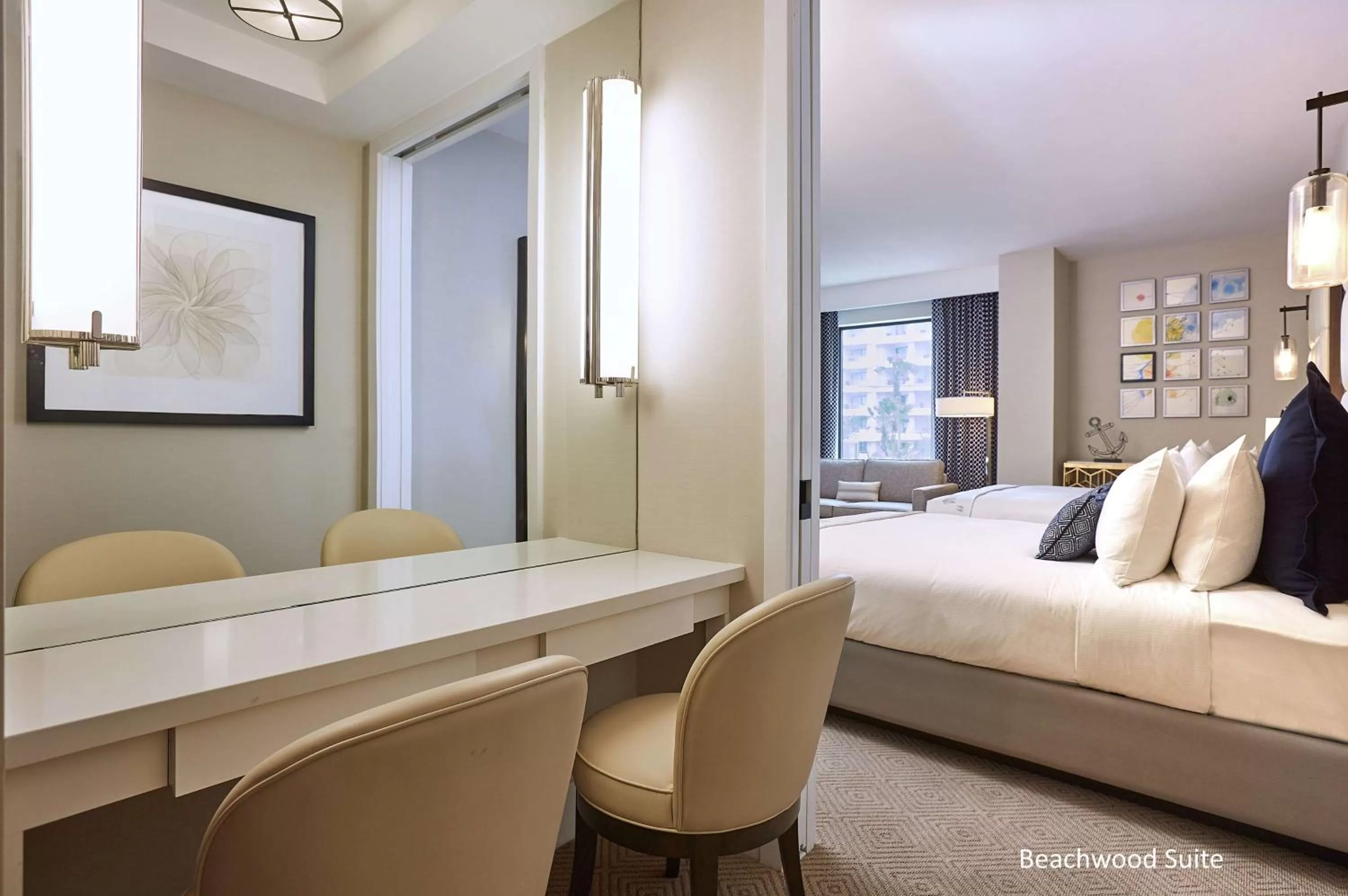 Living room, Bed in The Waterfront Beach Resort, A Hilton Hotel