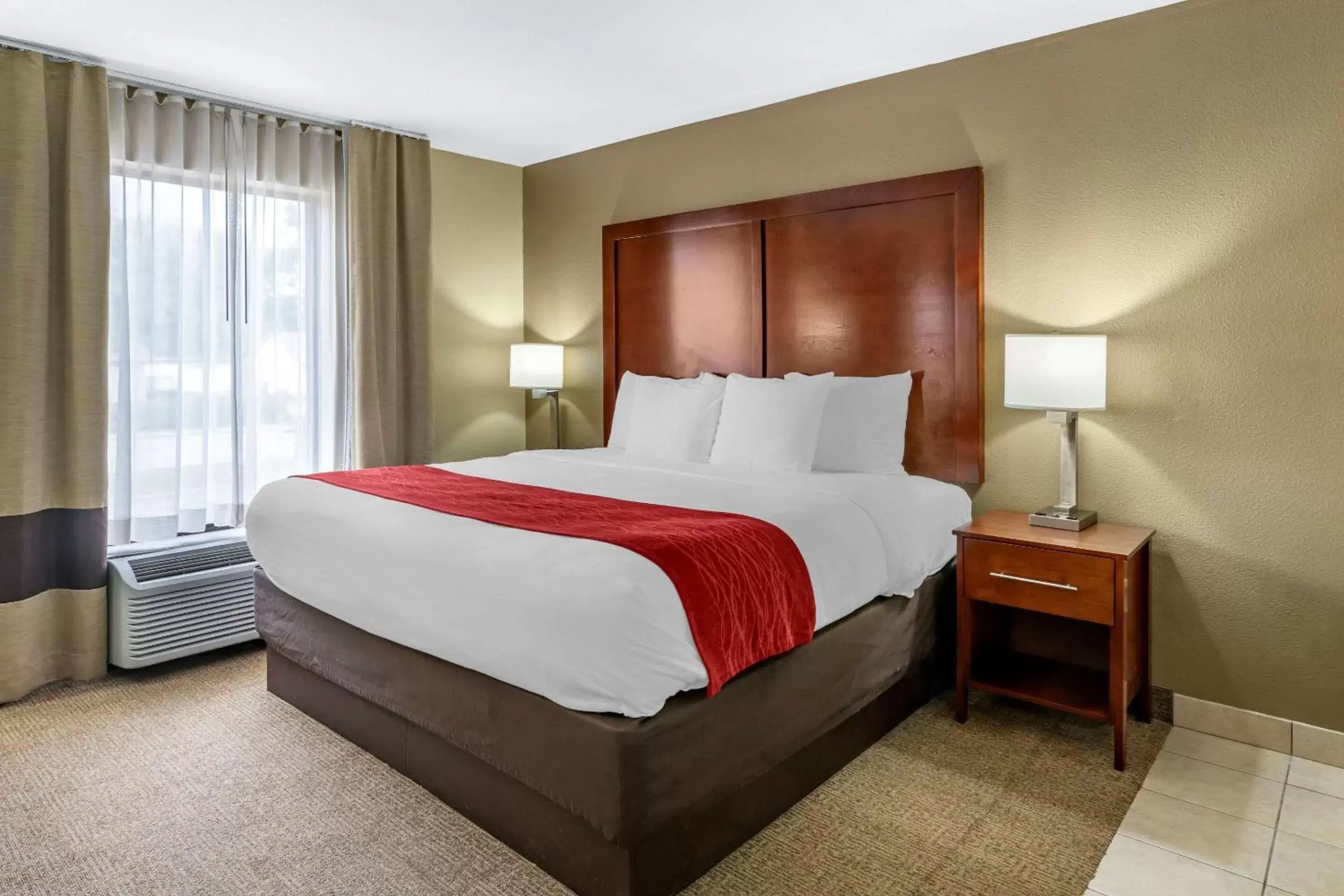 Photo of the whole room, Room Photo in Comfort Inn Near Six Flags St. Louis