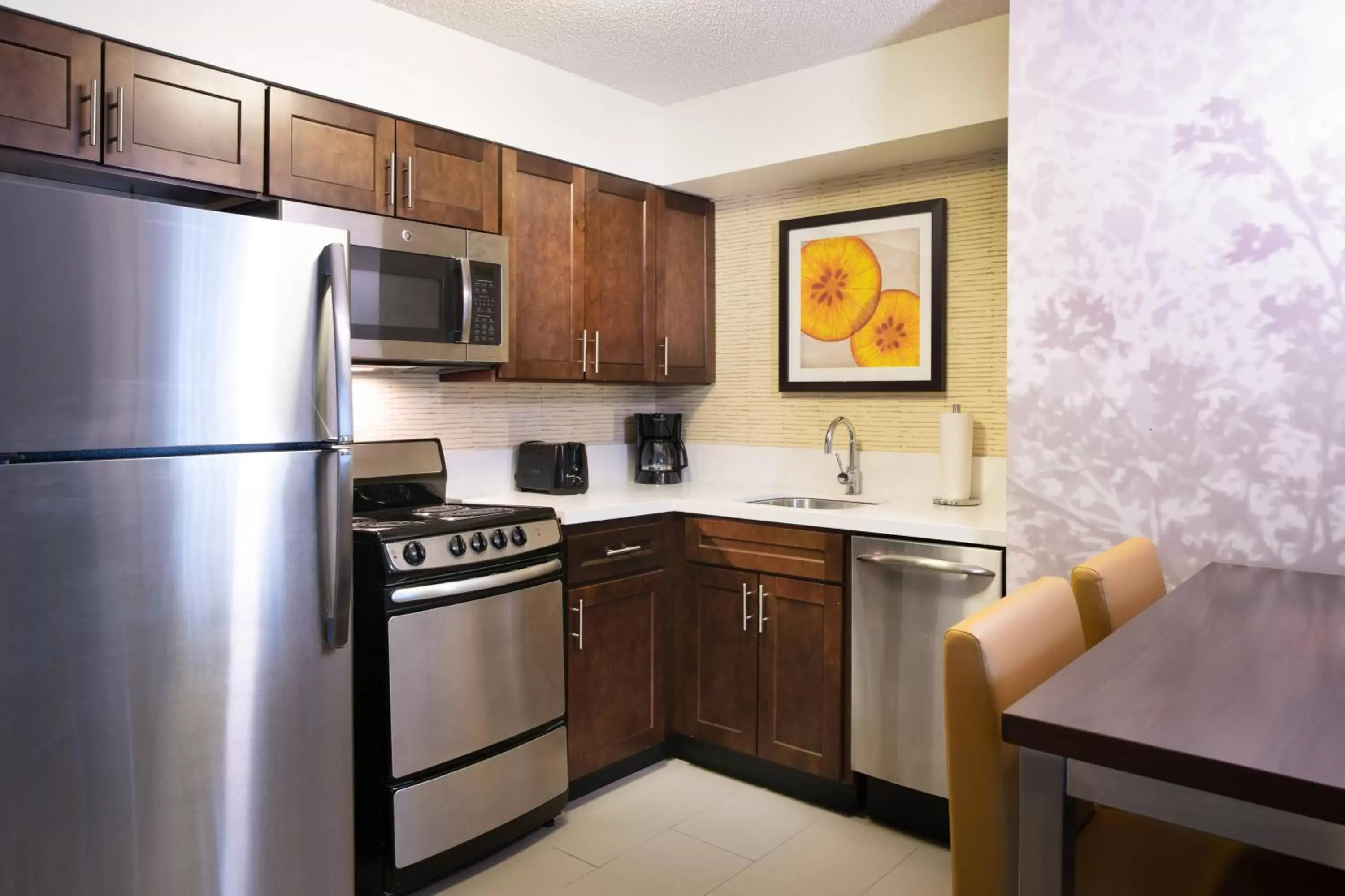 Kitchen or kitchenette, Kitchen/Kitchenette in Residence Inn by Marriott Jacksonville Butler Boulevard