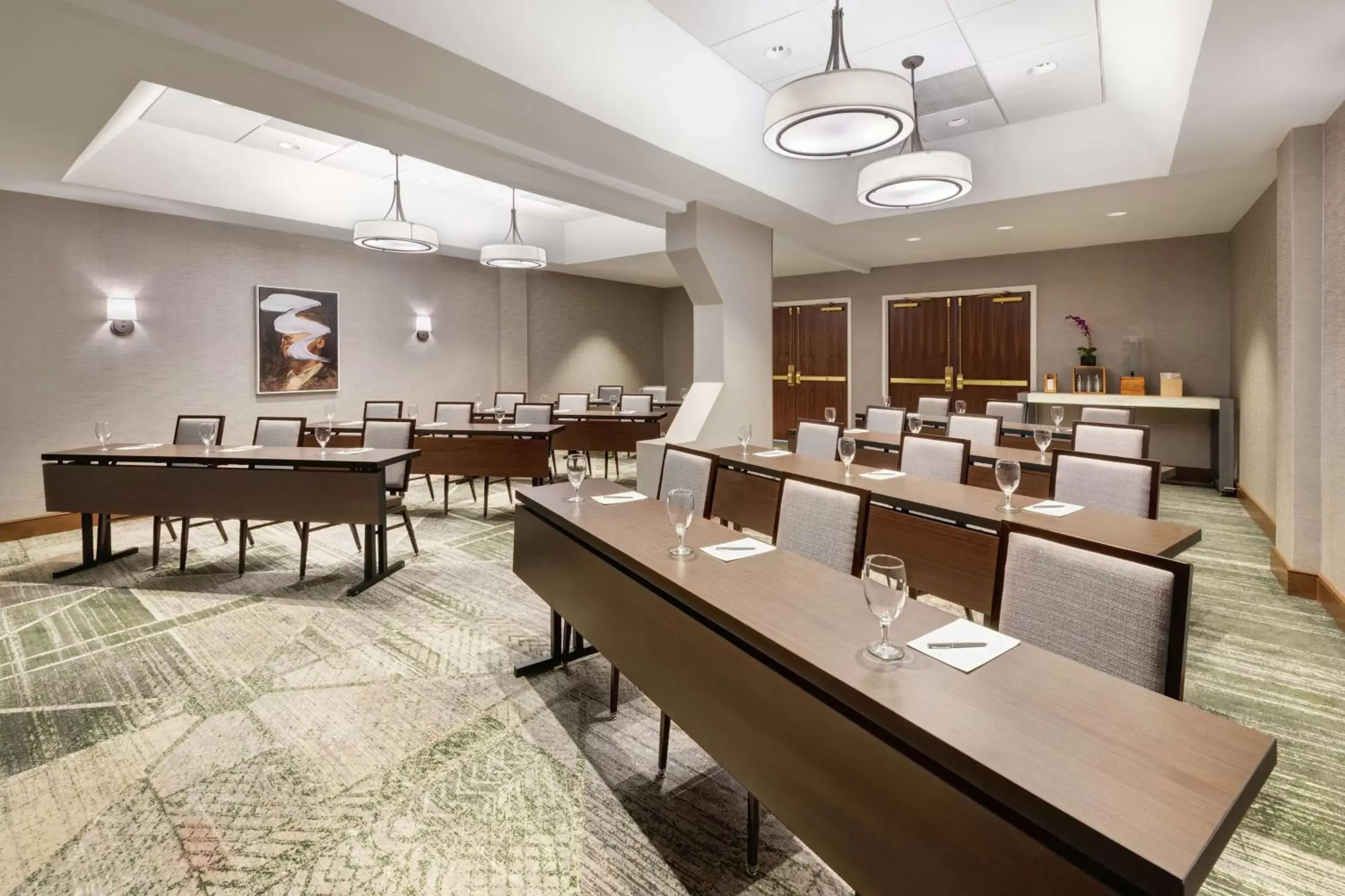 Meeting/conference room, Restaurant/Places to Eat in Embassy Suites Tysons Corner
