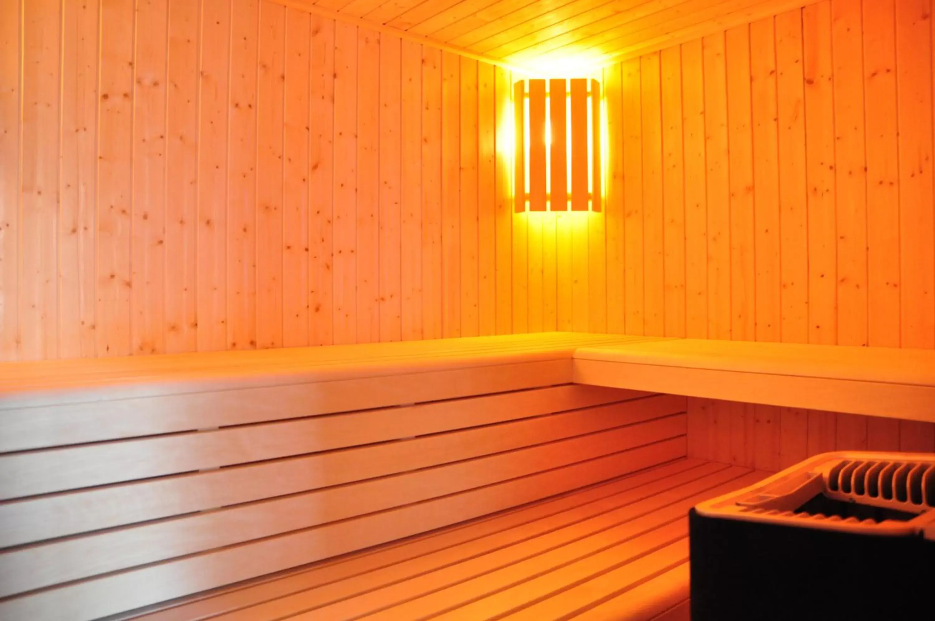 Sauna in Golden Tulip Nantes Carquefou Suite