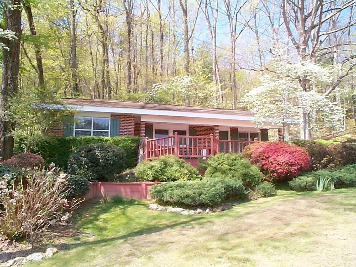 Property building in Mountain Aire Cottages, Inn, & Glamping