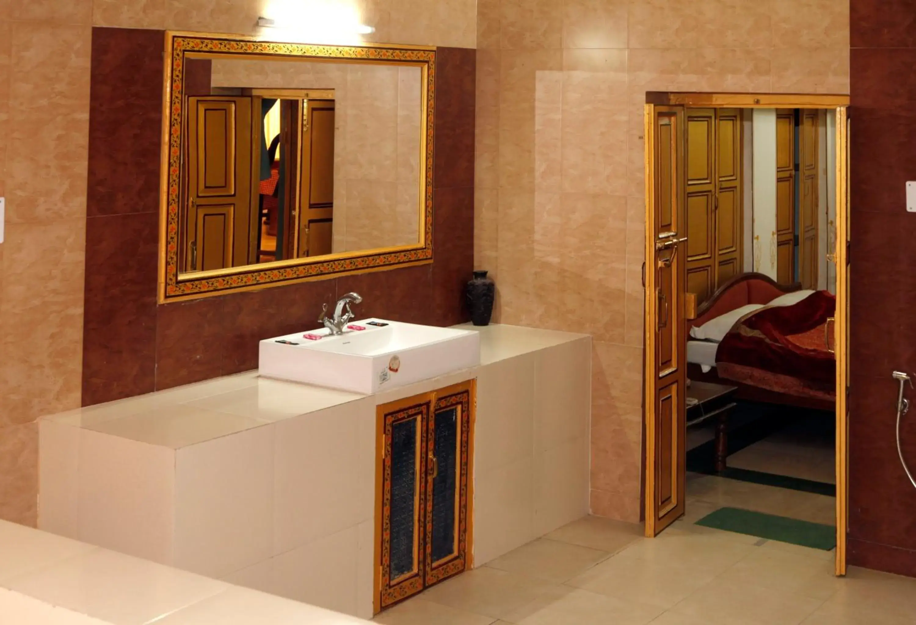 Bathroom in Krishna Prakash Heritage Haveli Hotel