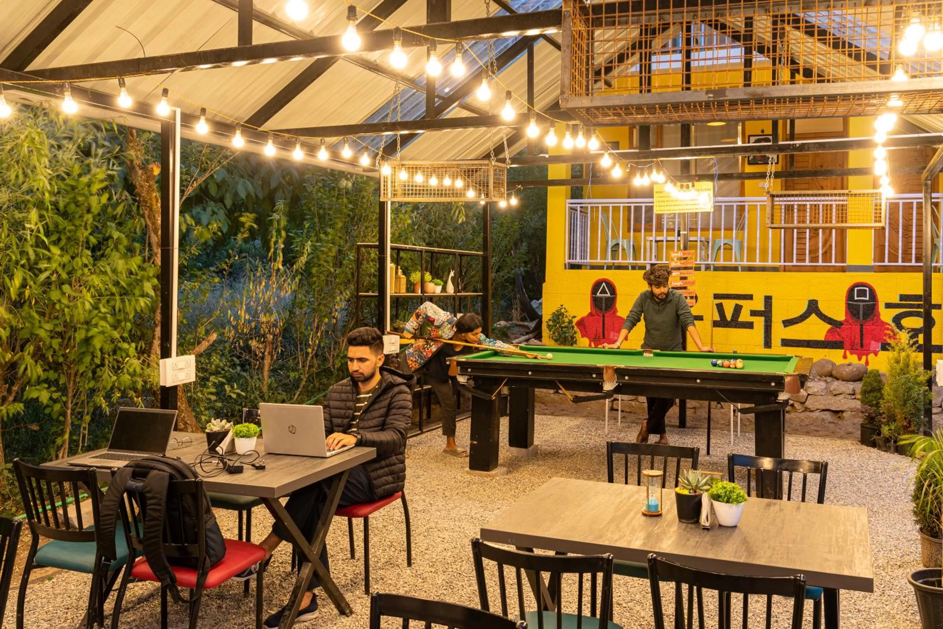 Whoopers Hostel Manali