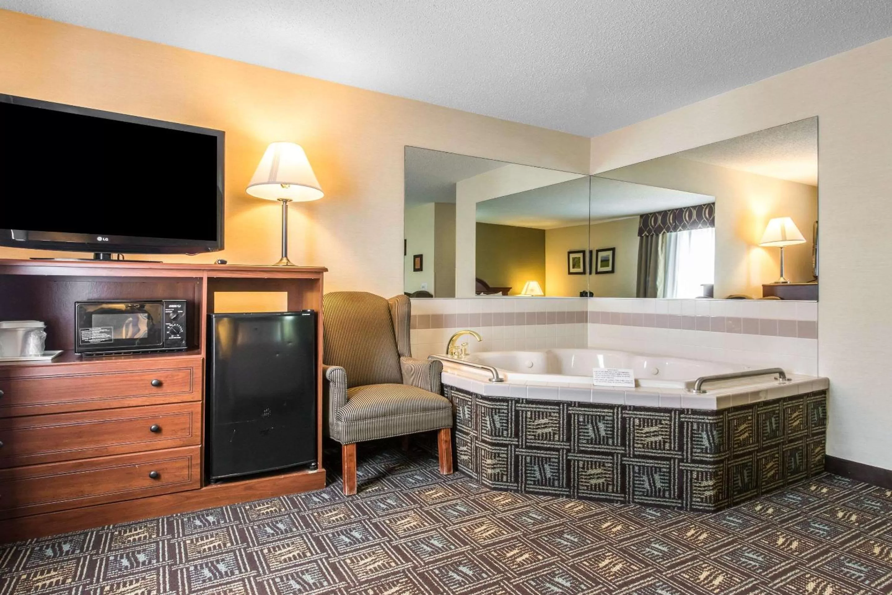 Photo of the whole room in Comfort Inn