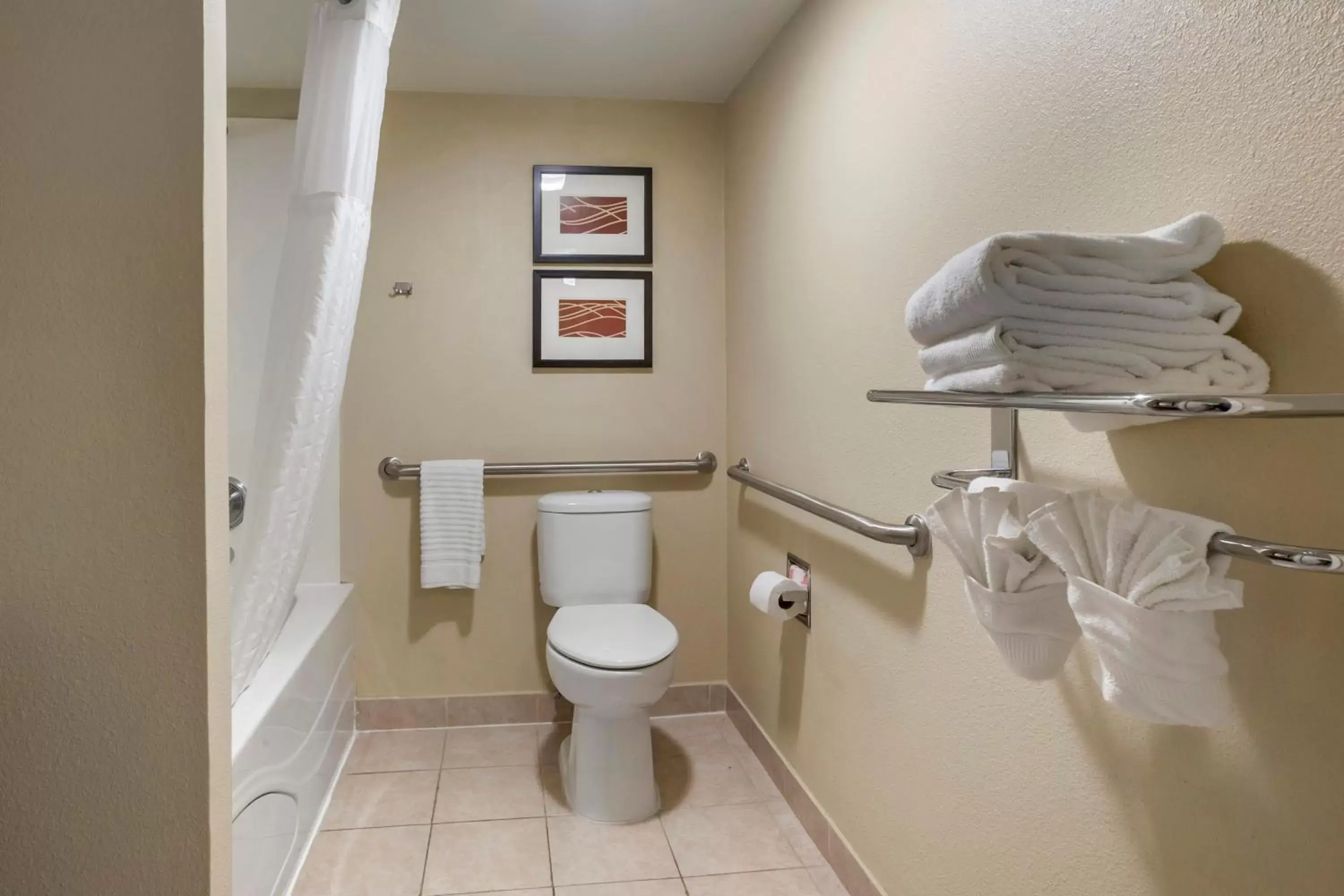 Bathroom in Comfort Inn Sunnyvale – Silicon Valley