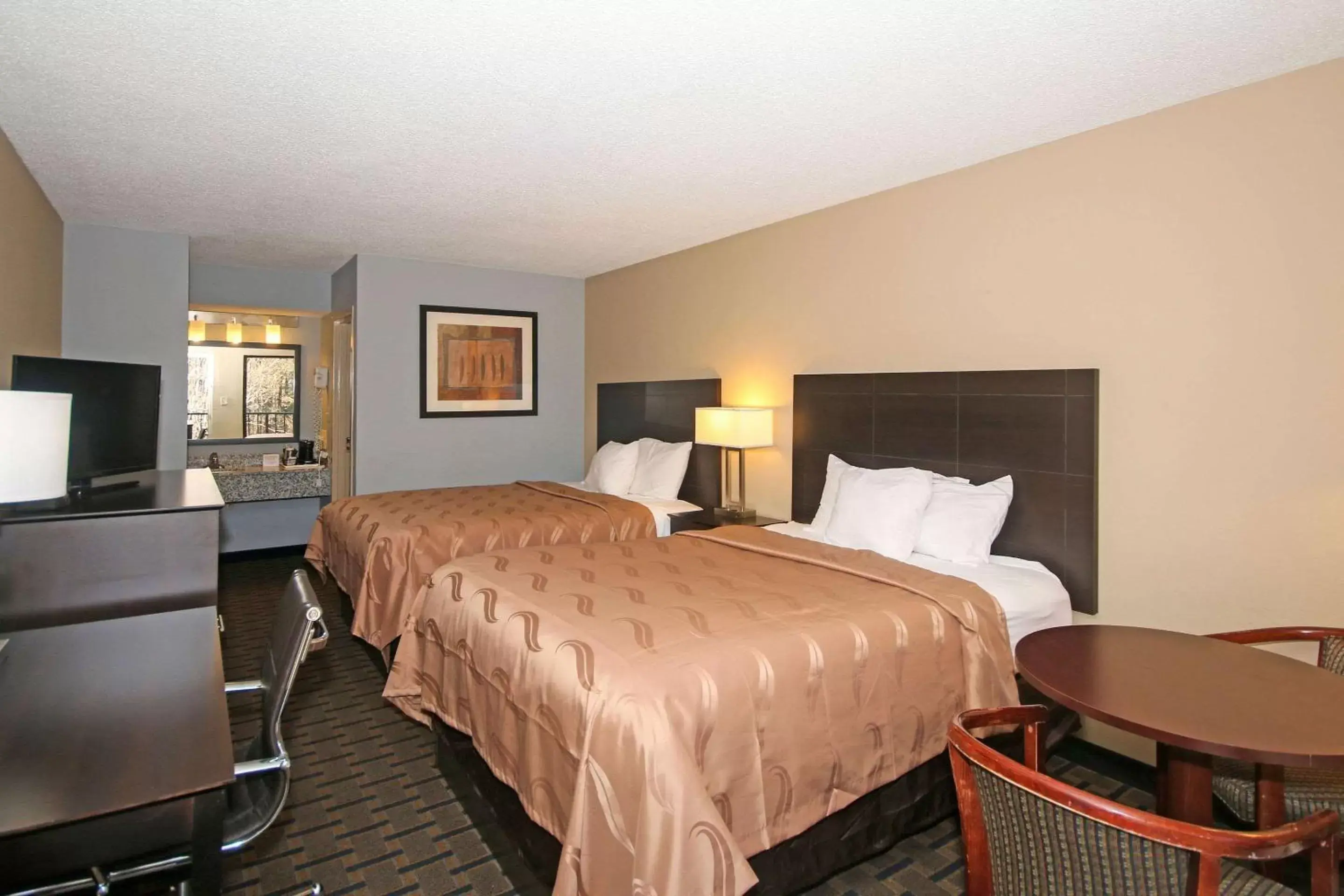 Photo of the whole room, Bed in Quality Inn Clinton - Laurens I-26