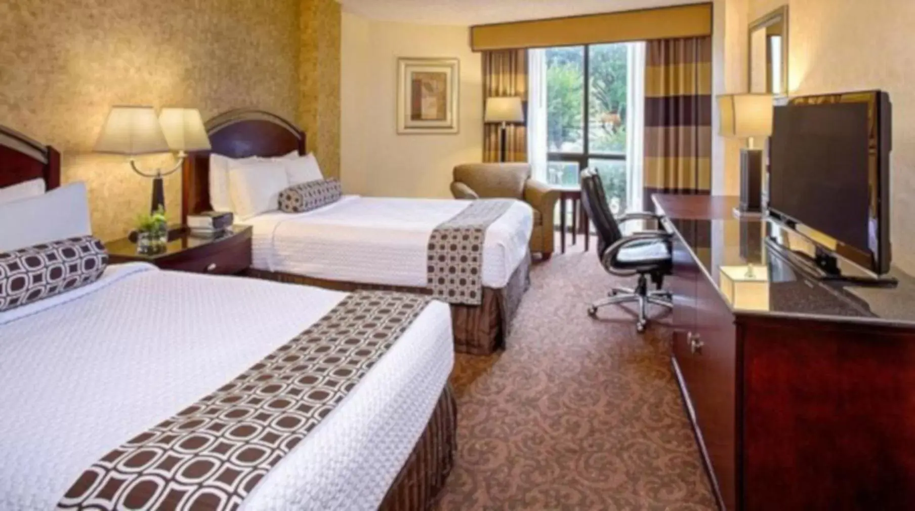 Photo of the whole room, Bed in Radisson Hotel Austin - University