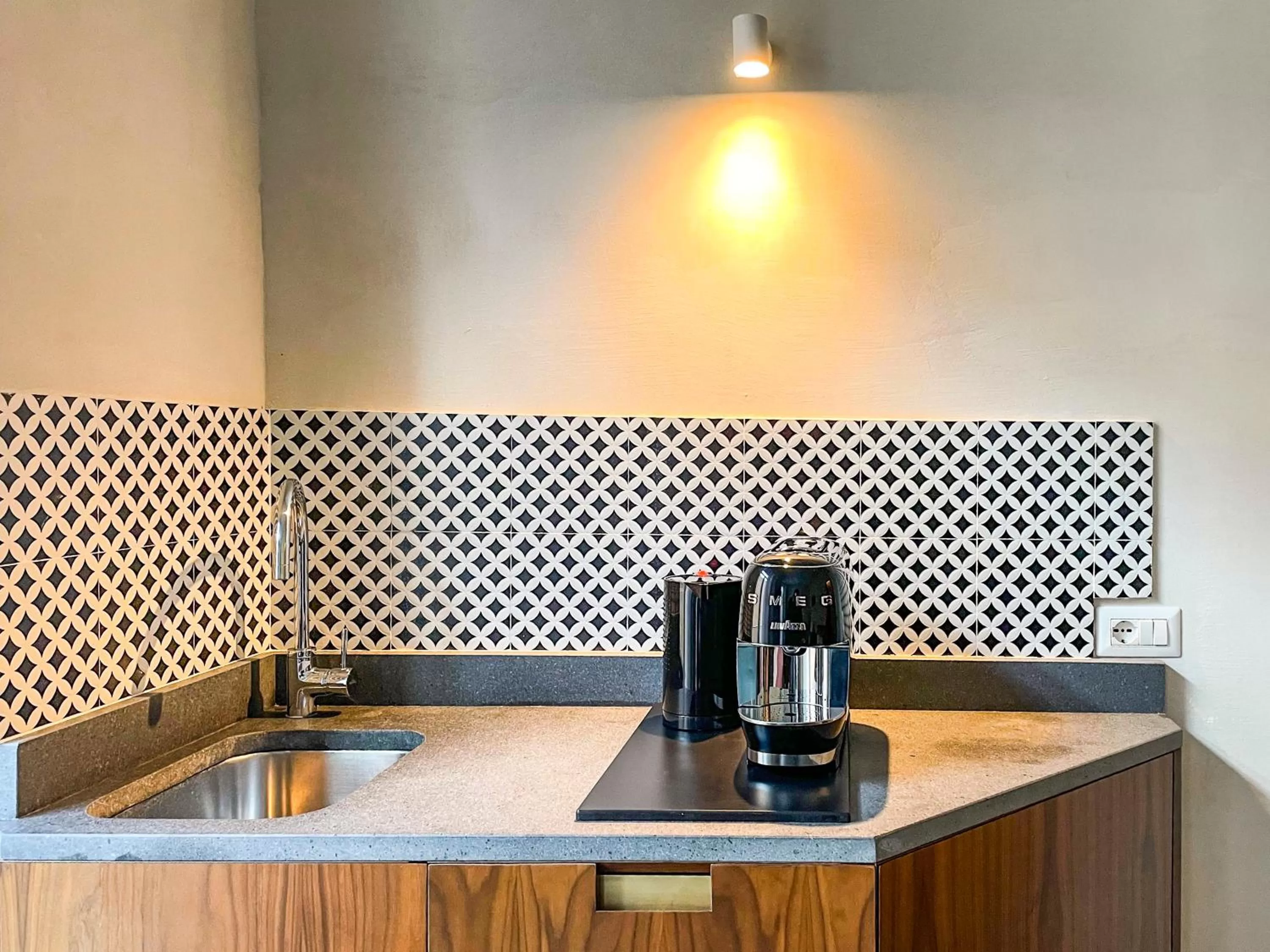 Coffee/tea facilities in 21 Armeno