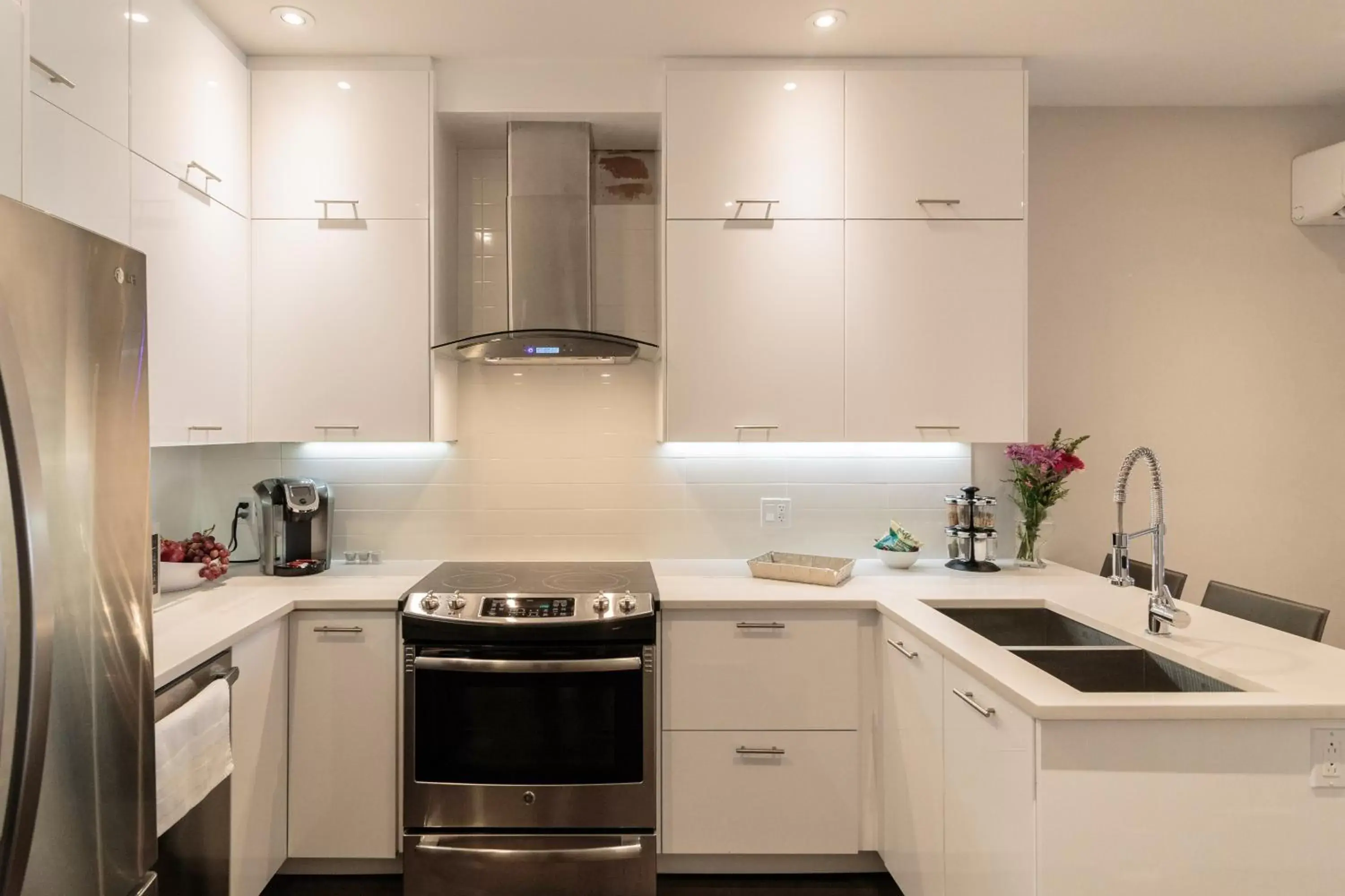 Kitchen or kitchenette, Kitchen/Kitchenette in Parc Avenue Lofts