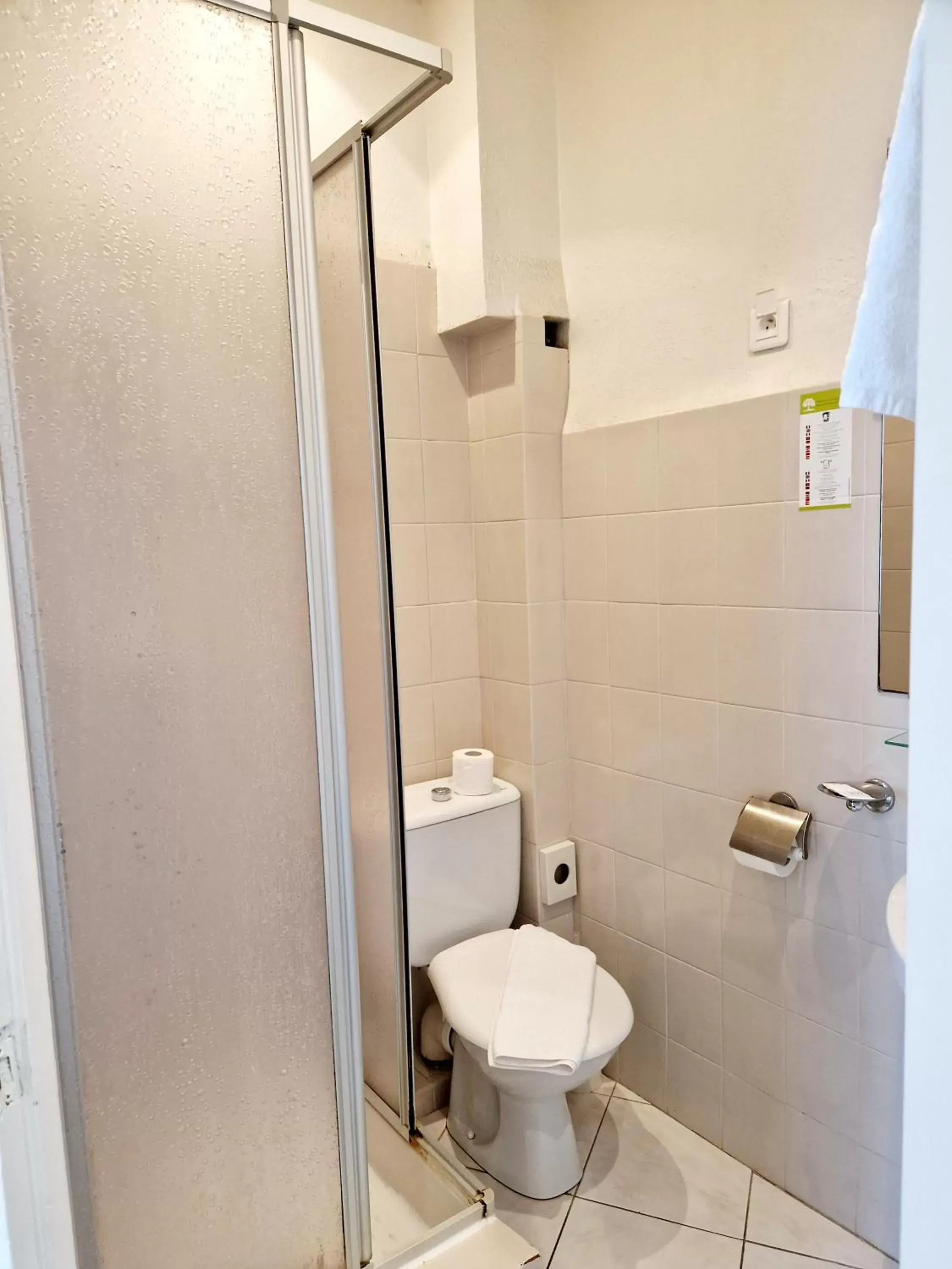 Shower, Bathroom in Hôtel P.L.M.