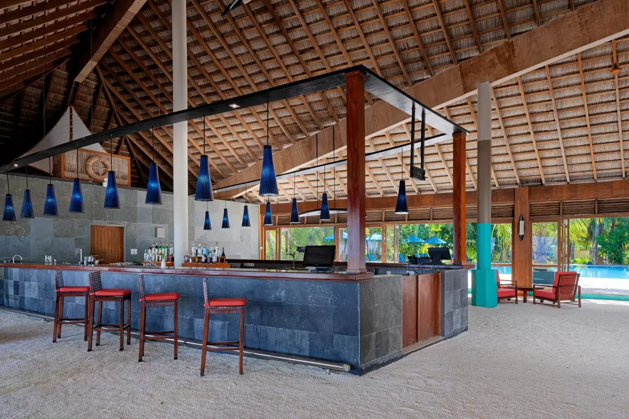 Lounge or bar in Canareef Resort Maldives