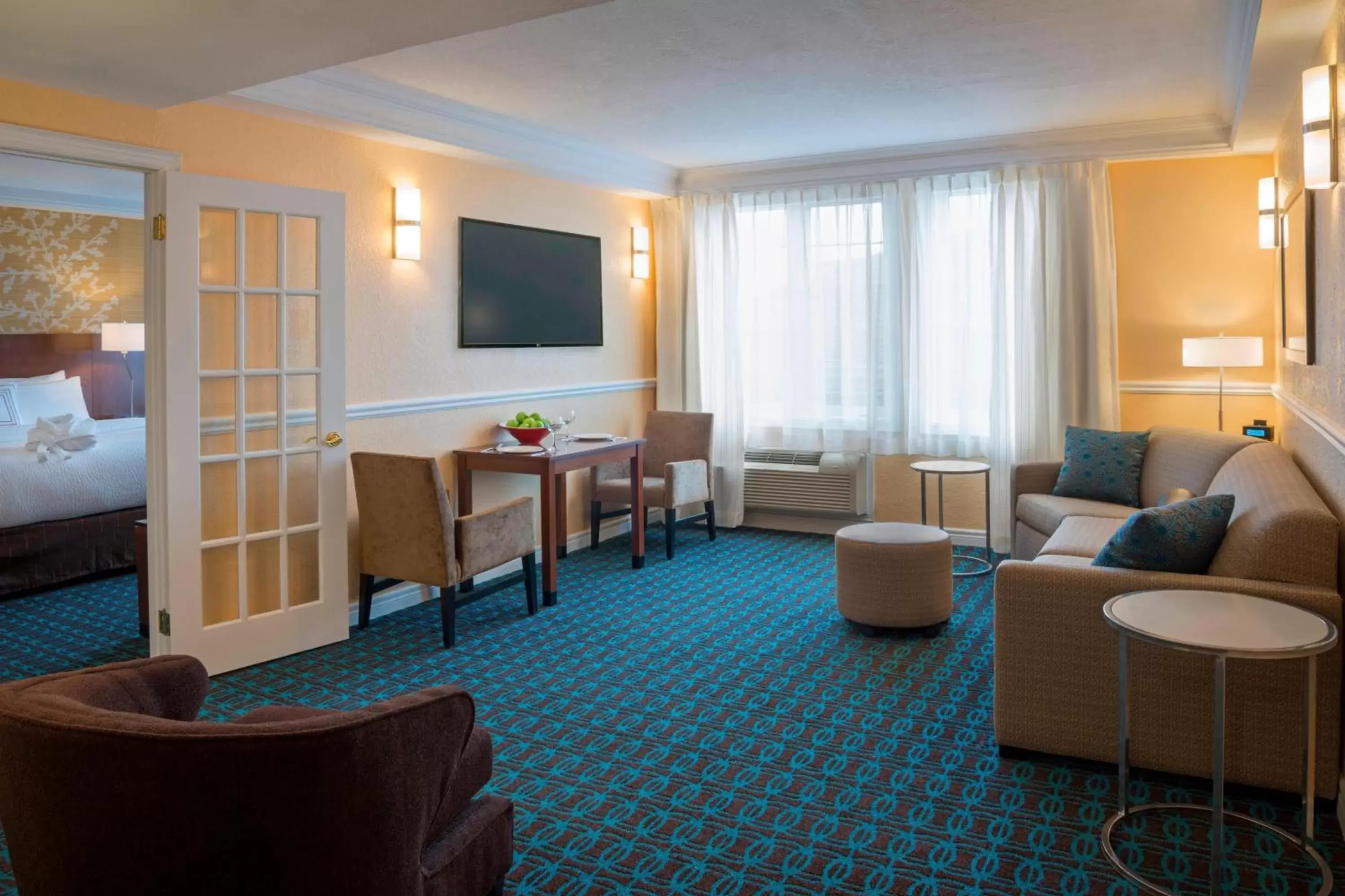 Bedroom, Seating Area in Fairfield Inn & Suites by Marriott Ottawa Kanata
