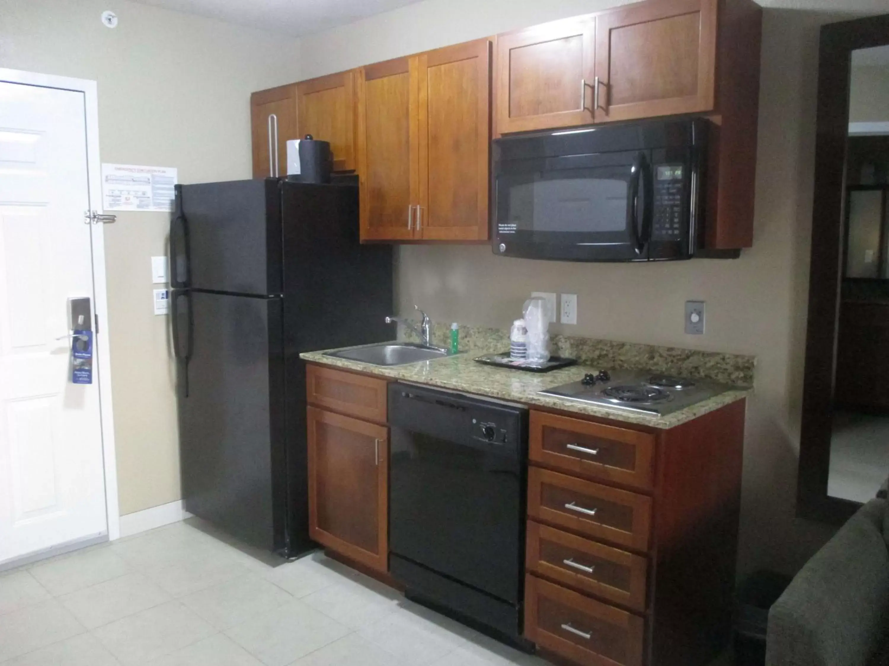 Photo of the whole room, Kitchen/Kitchenette in Best Western Plus Crawfordsville Hotel
