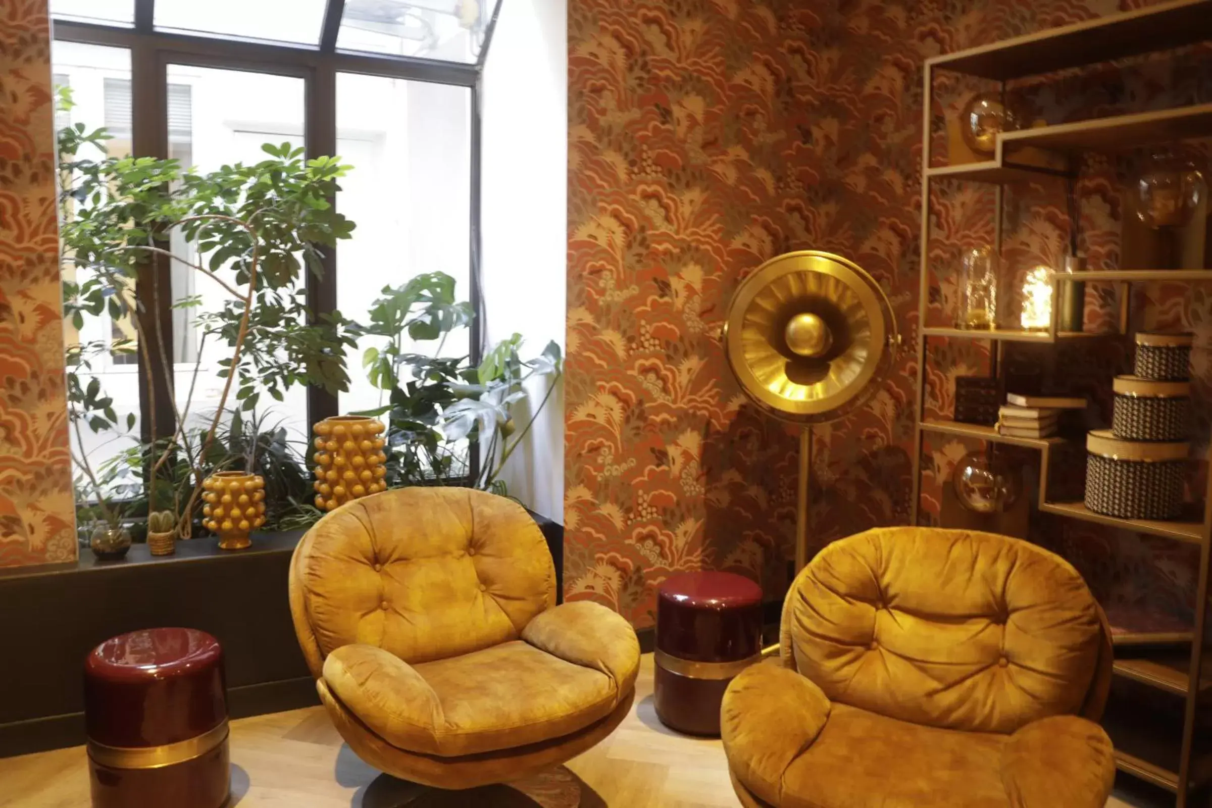 Communal lounge/ TV room, Lobby/Reception in Moris Grands Boulevards