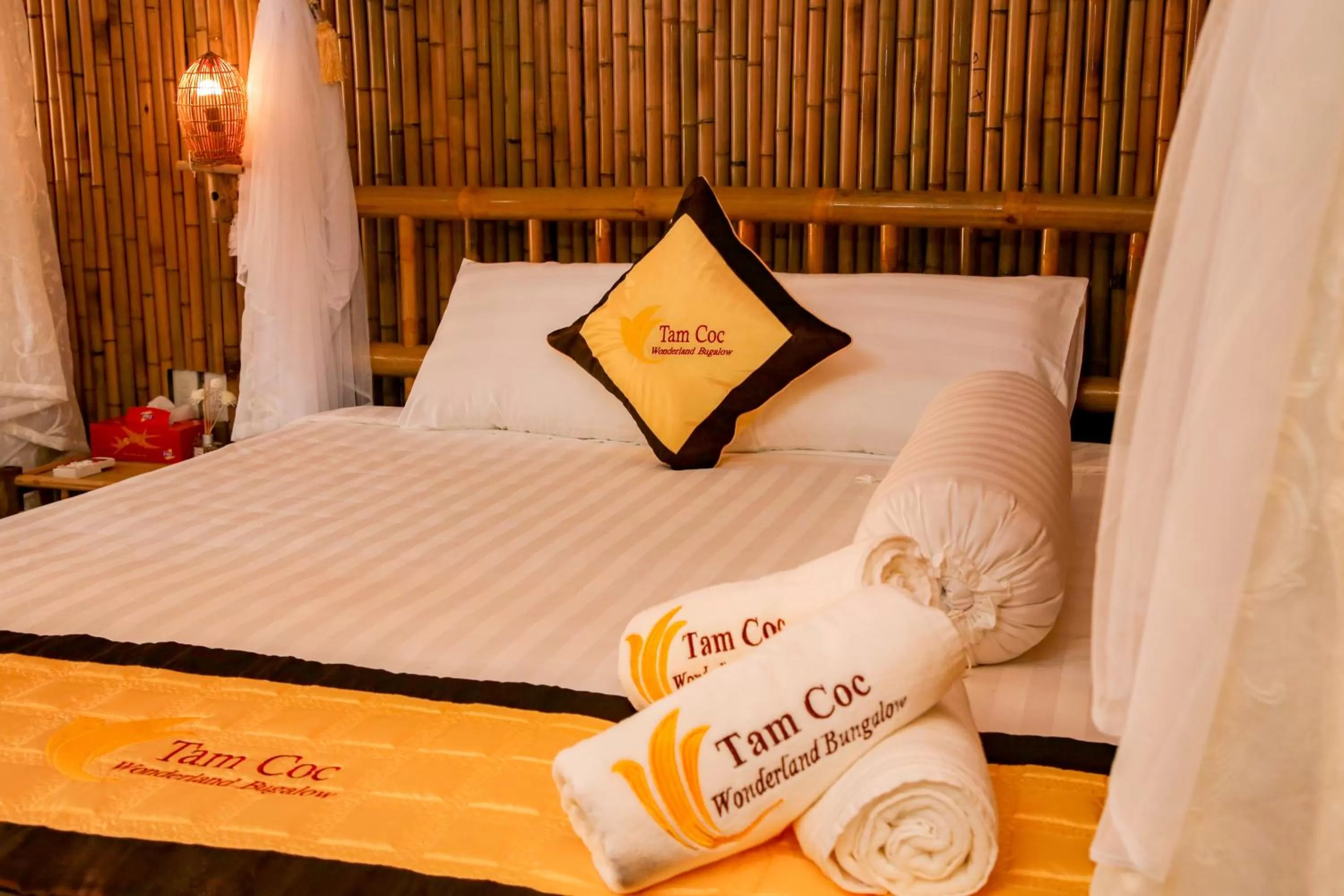 Bed in Tam Coc Wonderland Bungalow