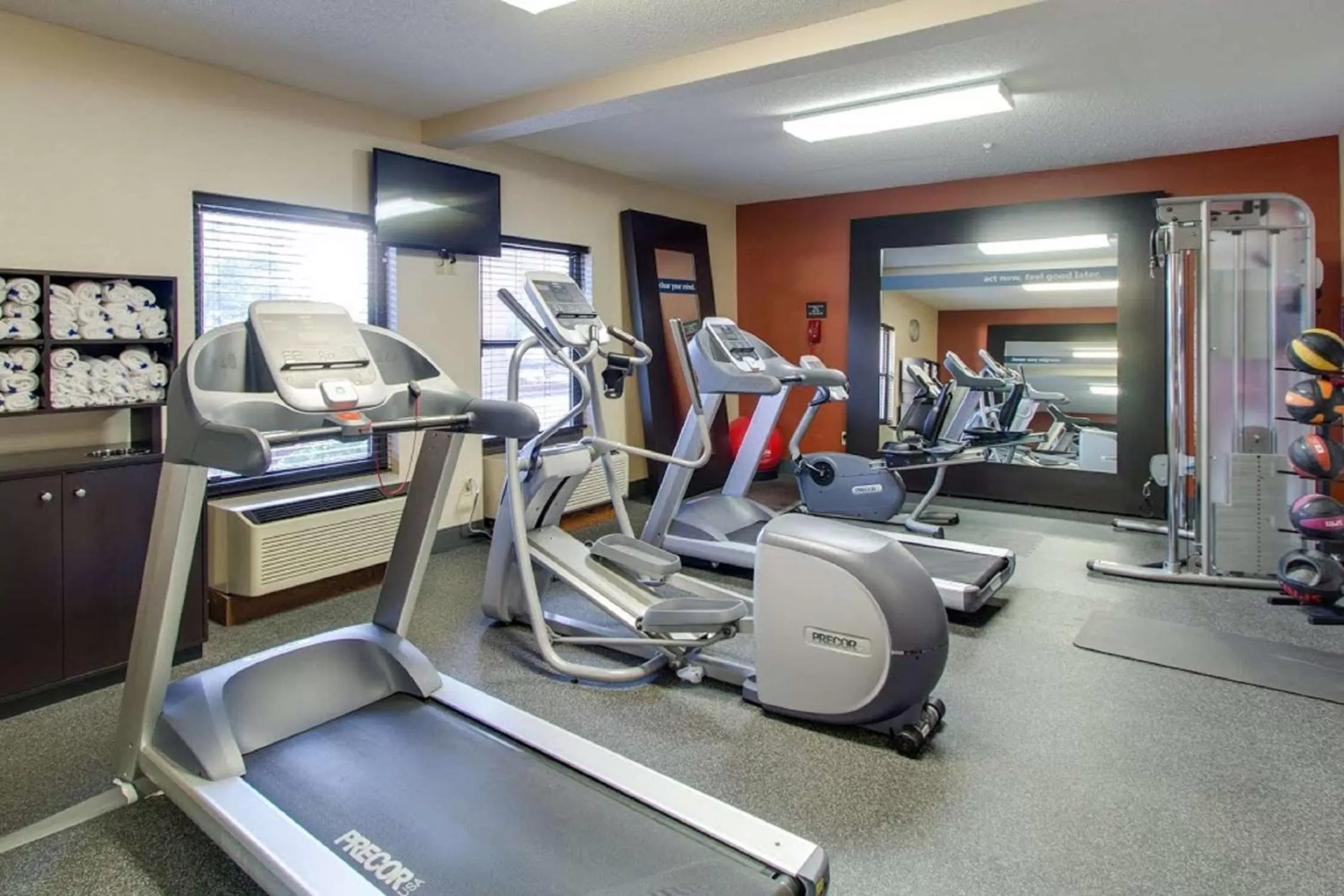 Fitness centre/facilities in Hampton Inn Salina