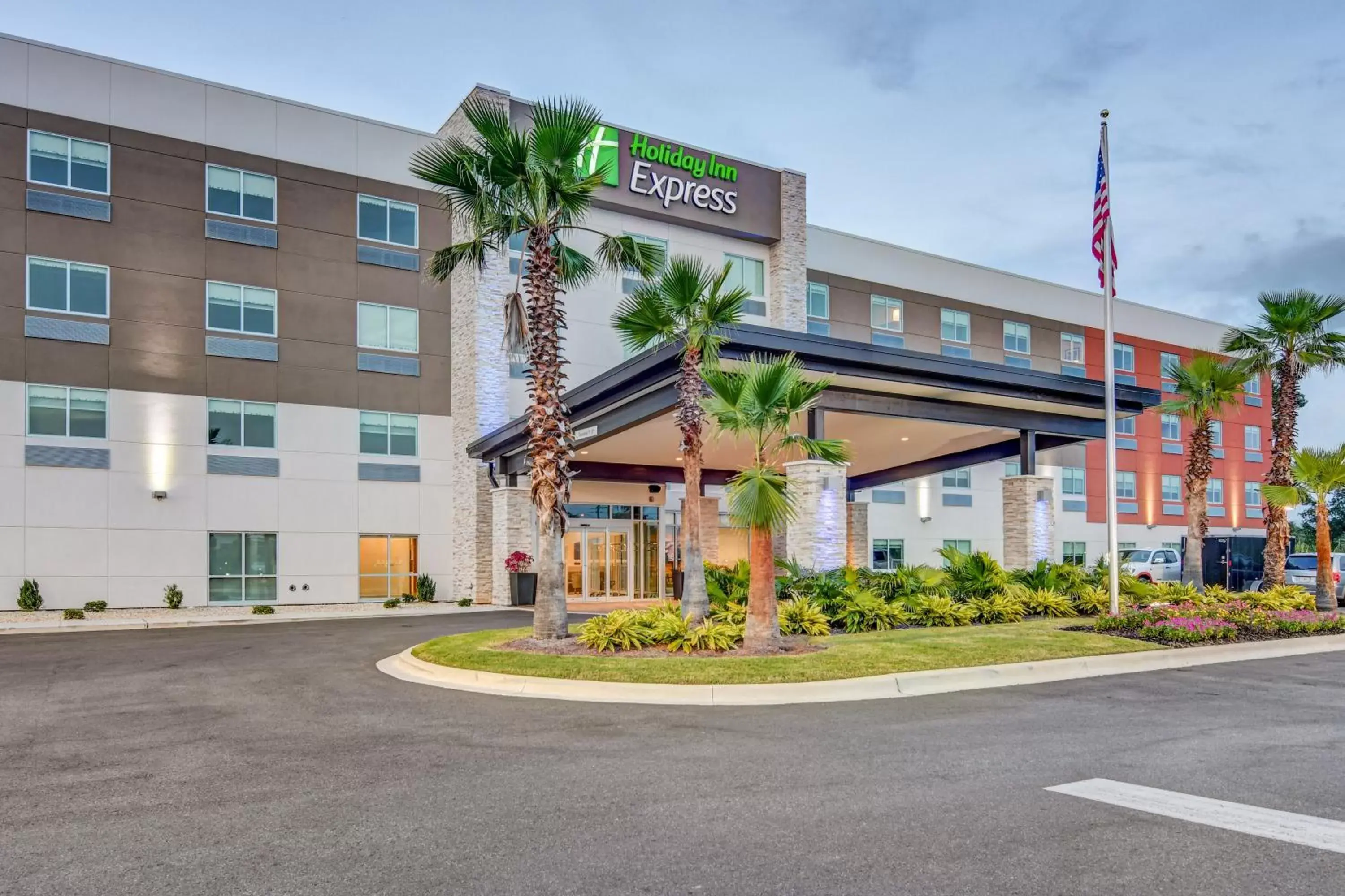 Property building in Holiday Inn Express - Fort Walton Beach Central, an IHG Hotel