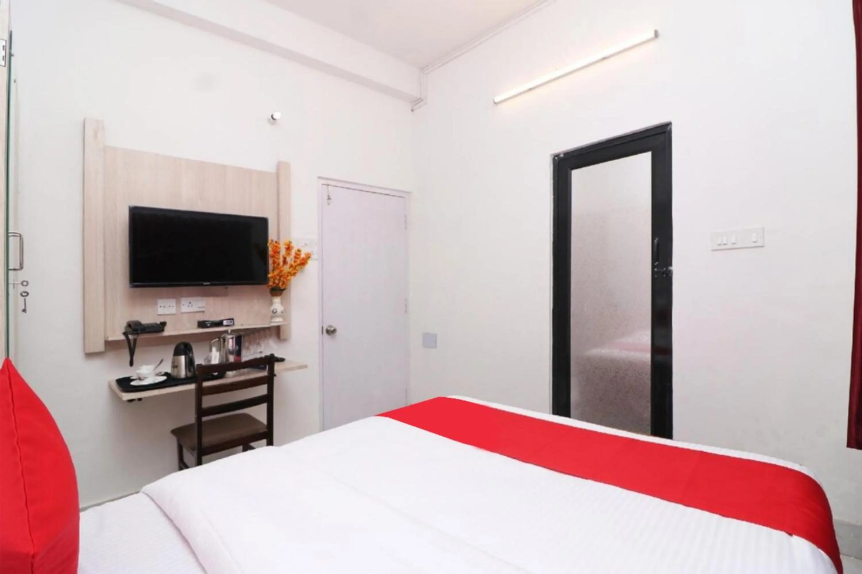 Bed in Goroomgo Hotel Manurama Ruby Kolkata