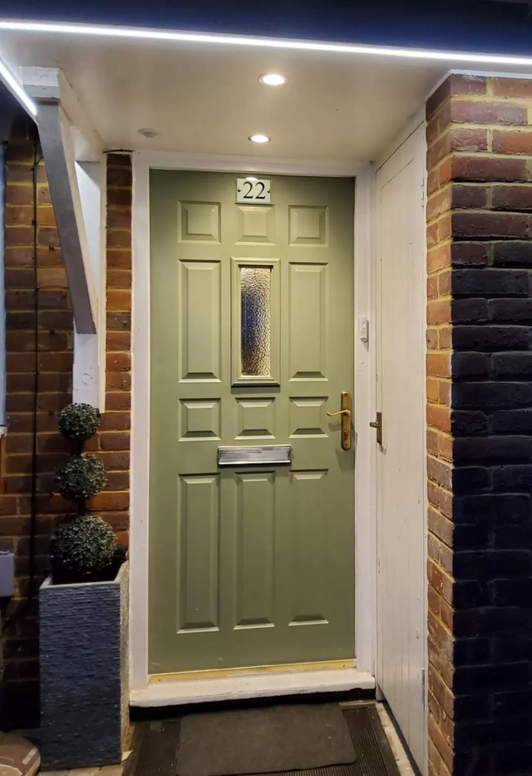 Facade/entrance in Double Bedroom w Ensuite Bathroom Near Grand Union Canal for Family and Friends