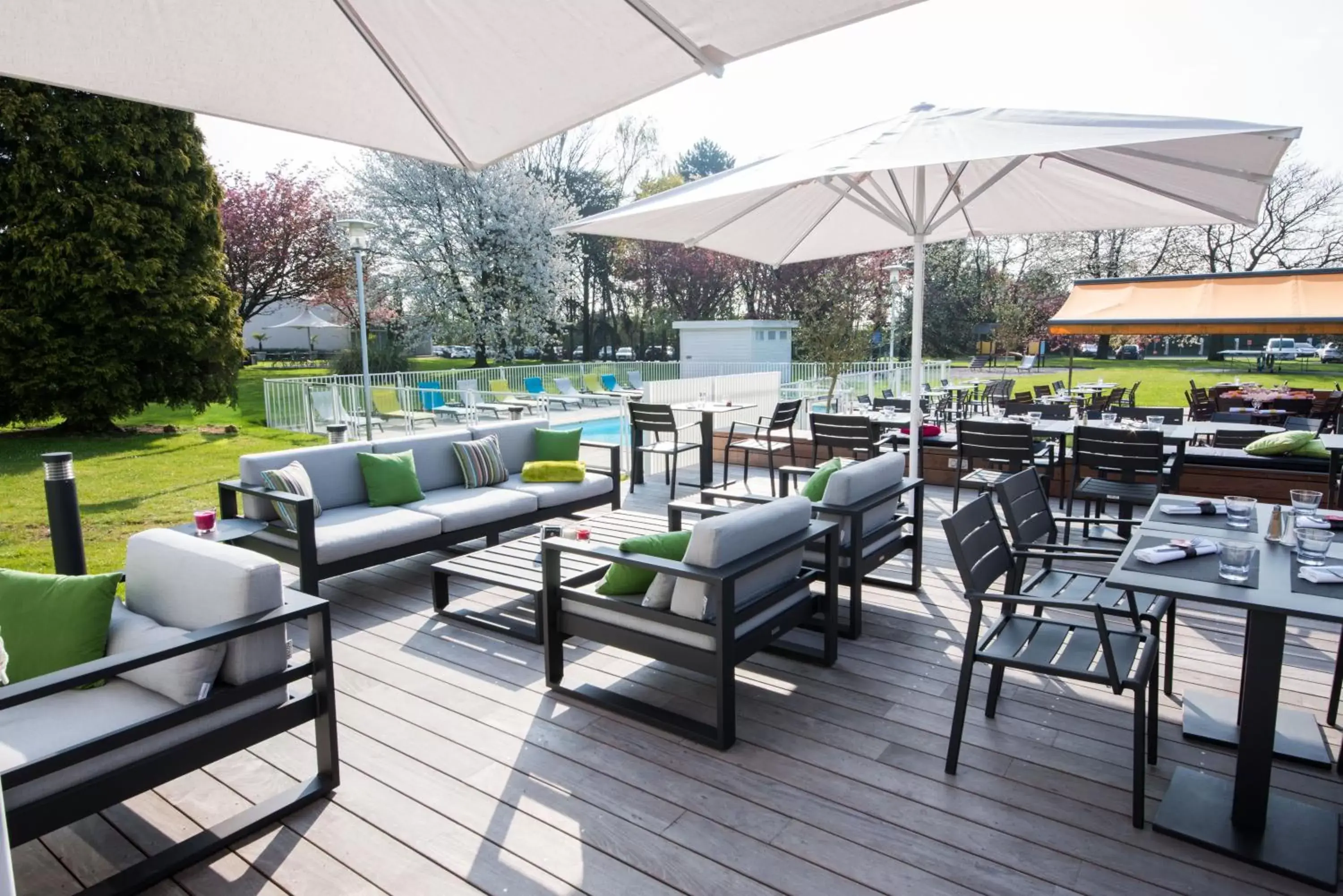 Balcony/Terrace, Restaurant/Places to Eat in Novotel Lille Aéroport