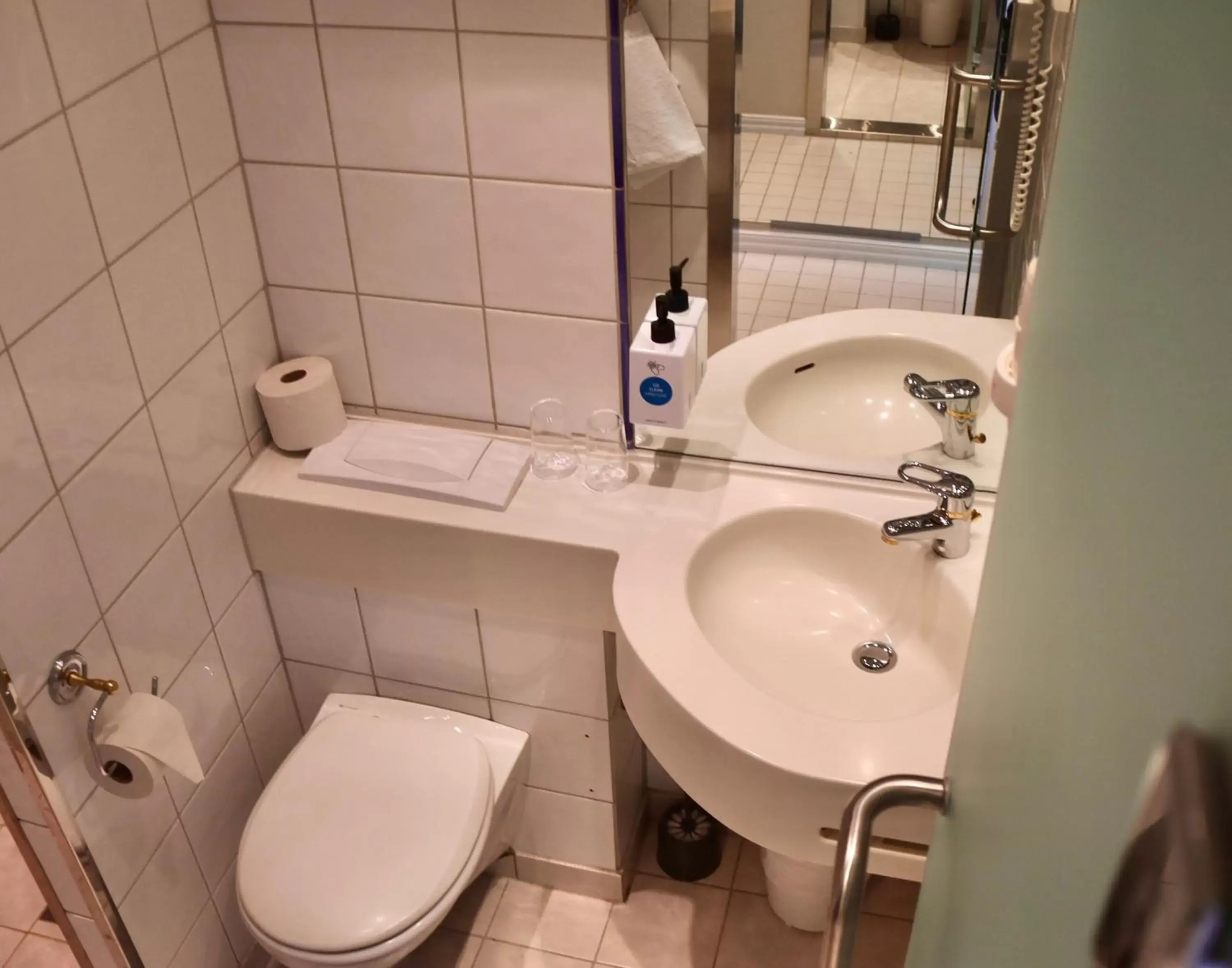Bathroom in Quality Hotel Maritim