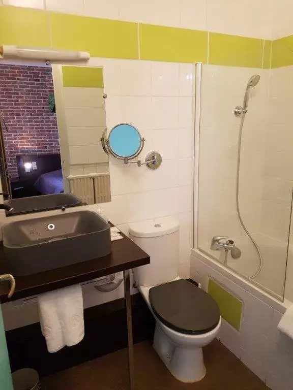 Bathroom in Au Spatial