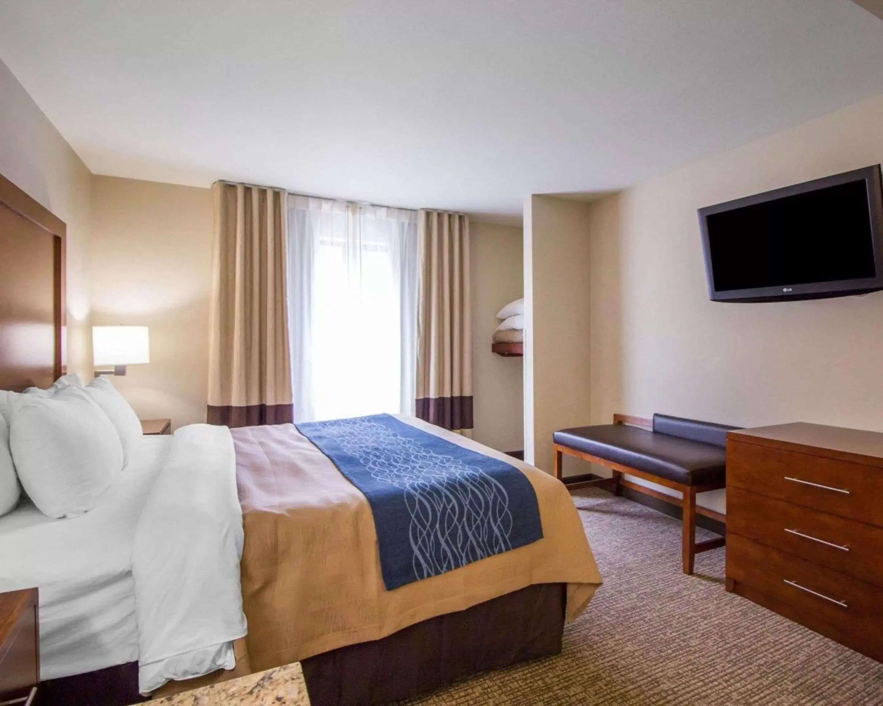 Photo of the whole room, Bed in Comfort Inn & Suites Hotel in the Black Hills