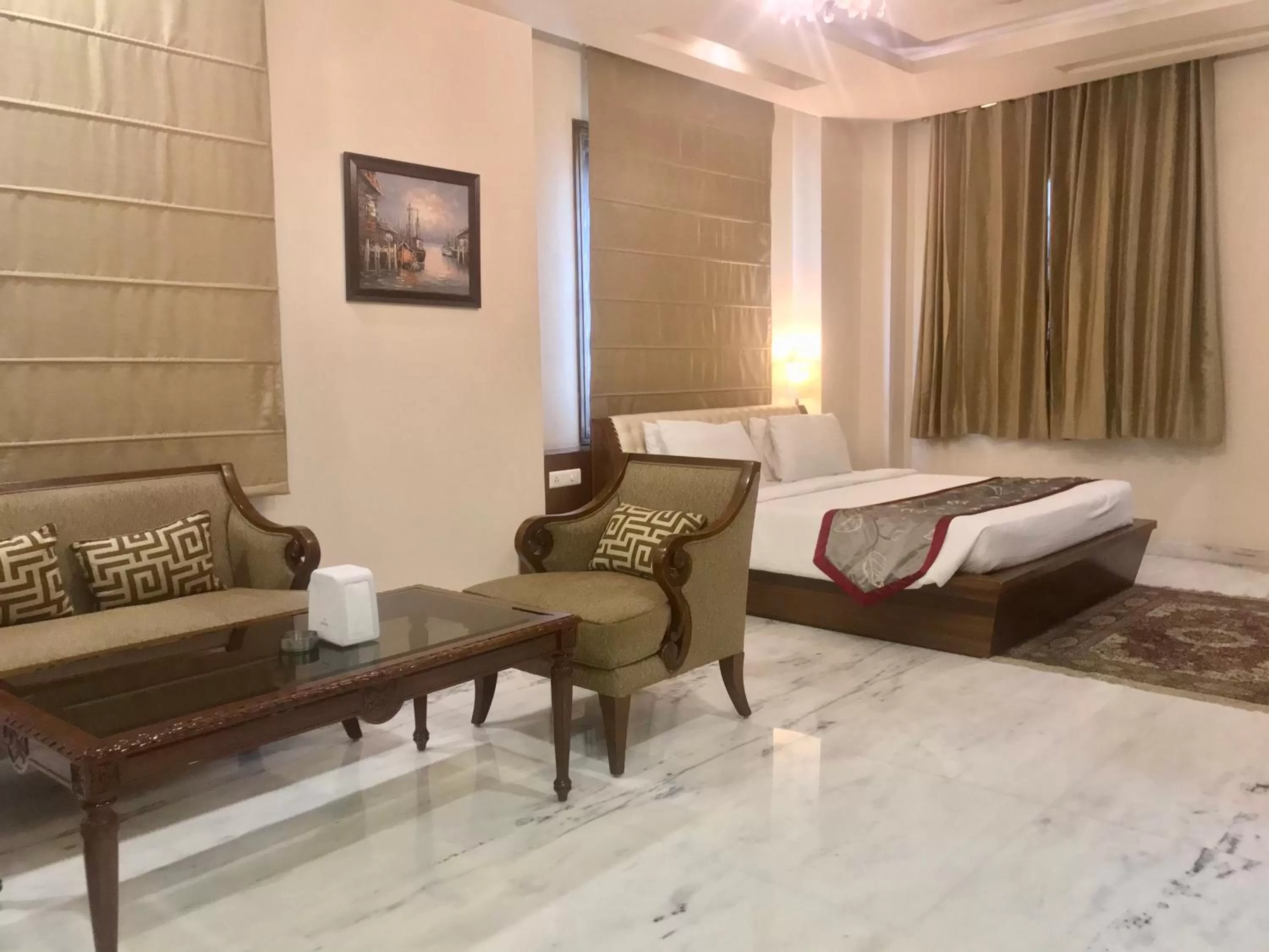 Bedroom, Bed in Hotel Leela Grande