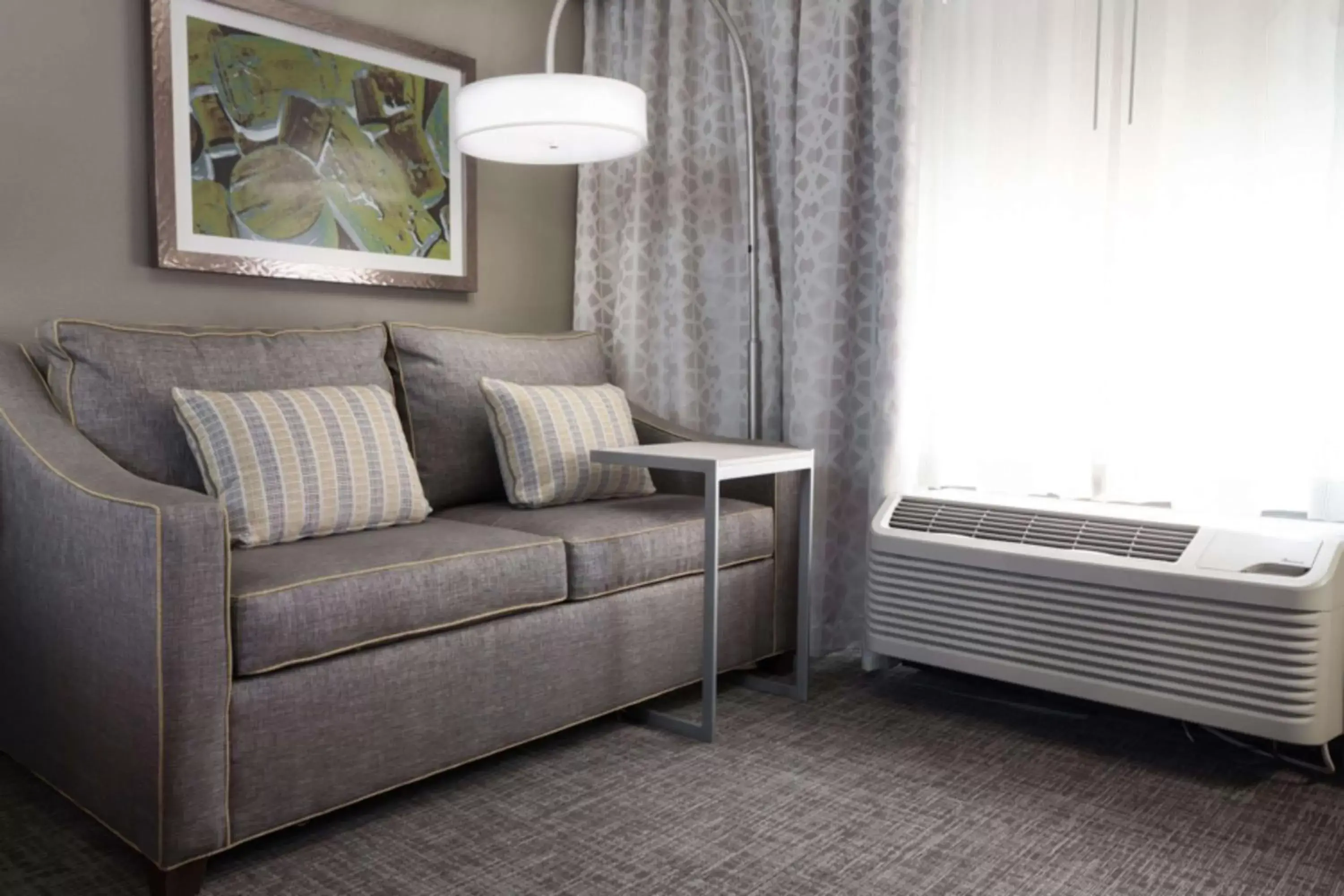 Bed, Seating Area in Hampton Inn & Suites Dallas DFW Airport North Grapevine
